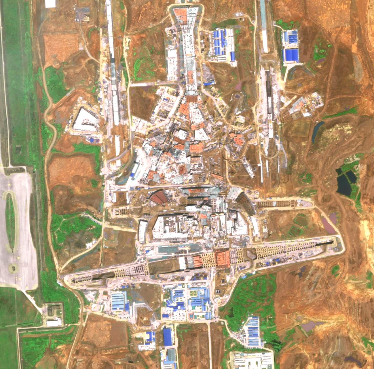 2) 2023年8月2日卫星影像图片,湖南省长沙黄花机场扩建工程