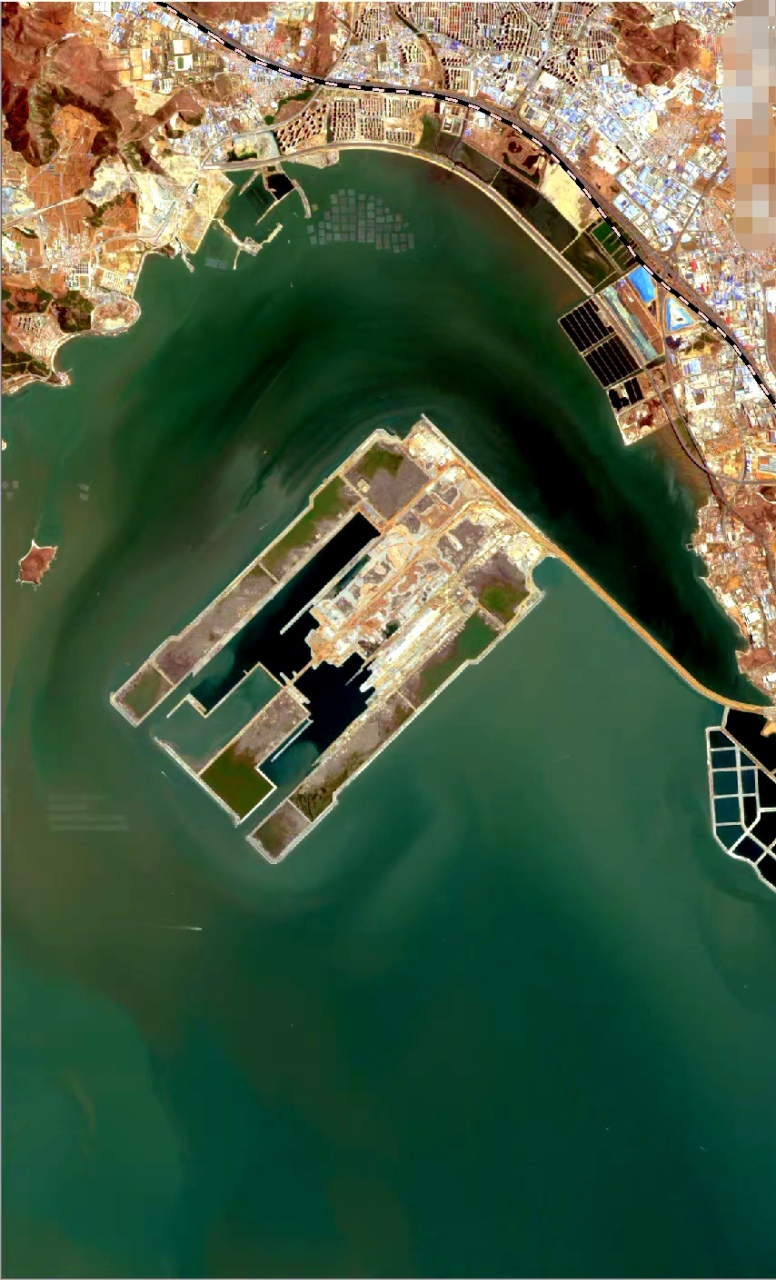 大连金州湾机场建设前后对比卫星影像 2023年4月8日和2016年1月8日
