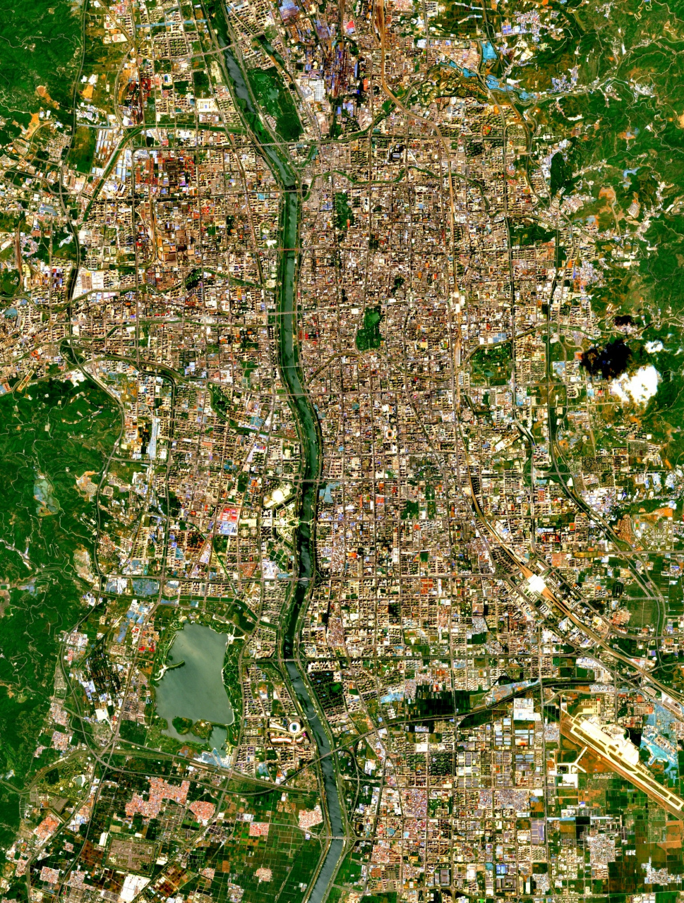 4) 2023年7月4日卫星影像图片,山西省会太原市