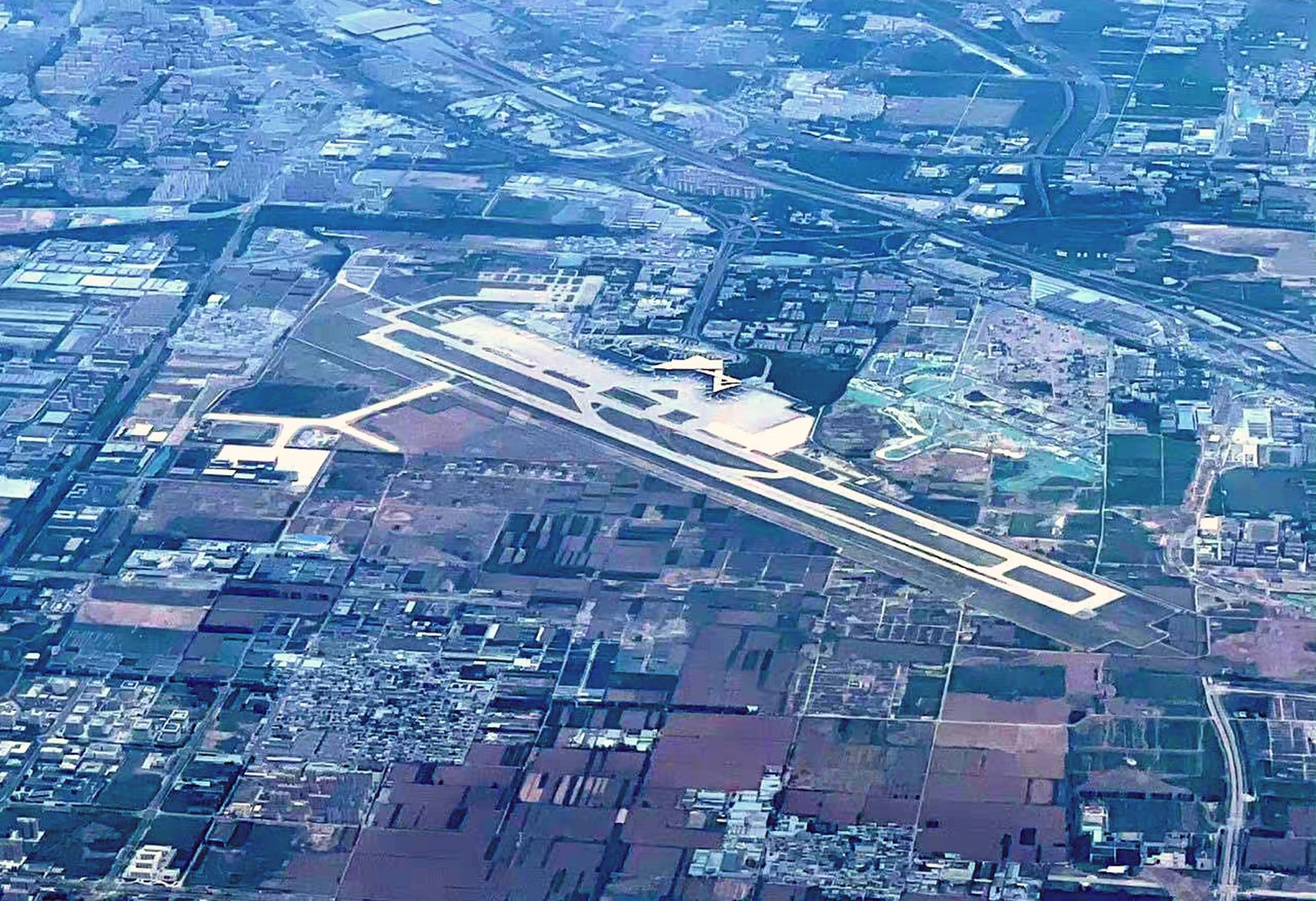 24) 空中俯瞰太原武宿国际机场,非常清晰且视角完整,拍摄于5.24.