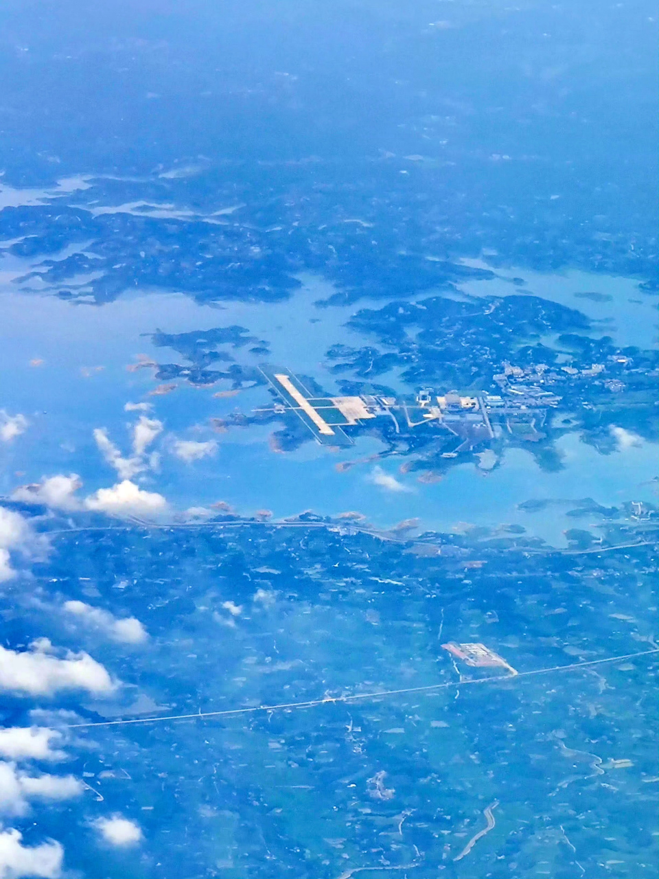 湖北省荆门漳河机场最近航拍星图(8) 2023年8月航拍图,网友空中拍下