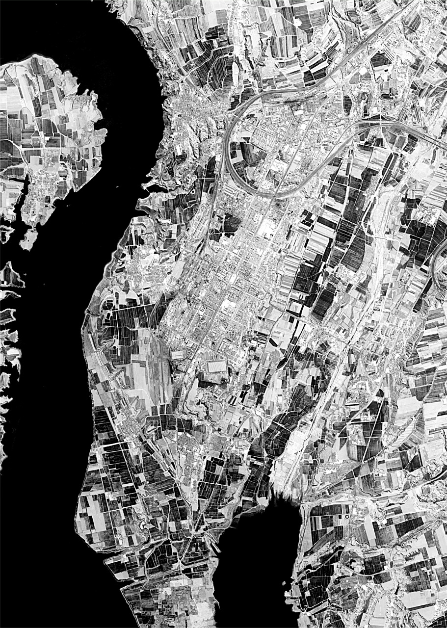 1980年河南省三门峡市卫星图 —来自漂亮国锁眼地图(旋转观看)