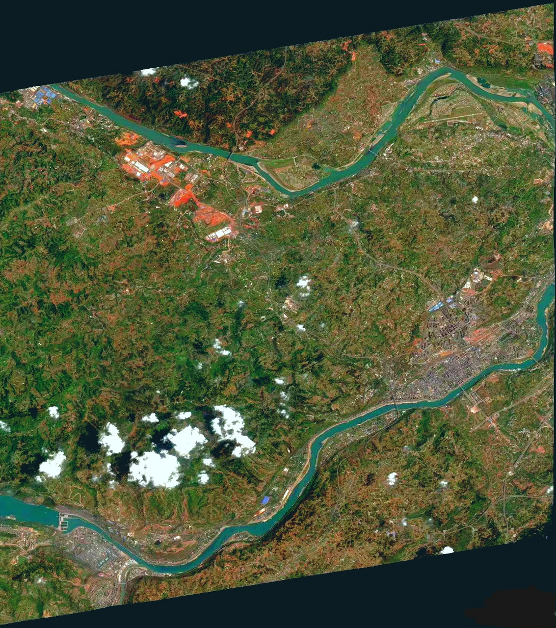 1) 2023年4月1日拍摄的最近卫星地图影像,云南省昭通市水富市与四川省