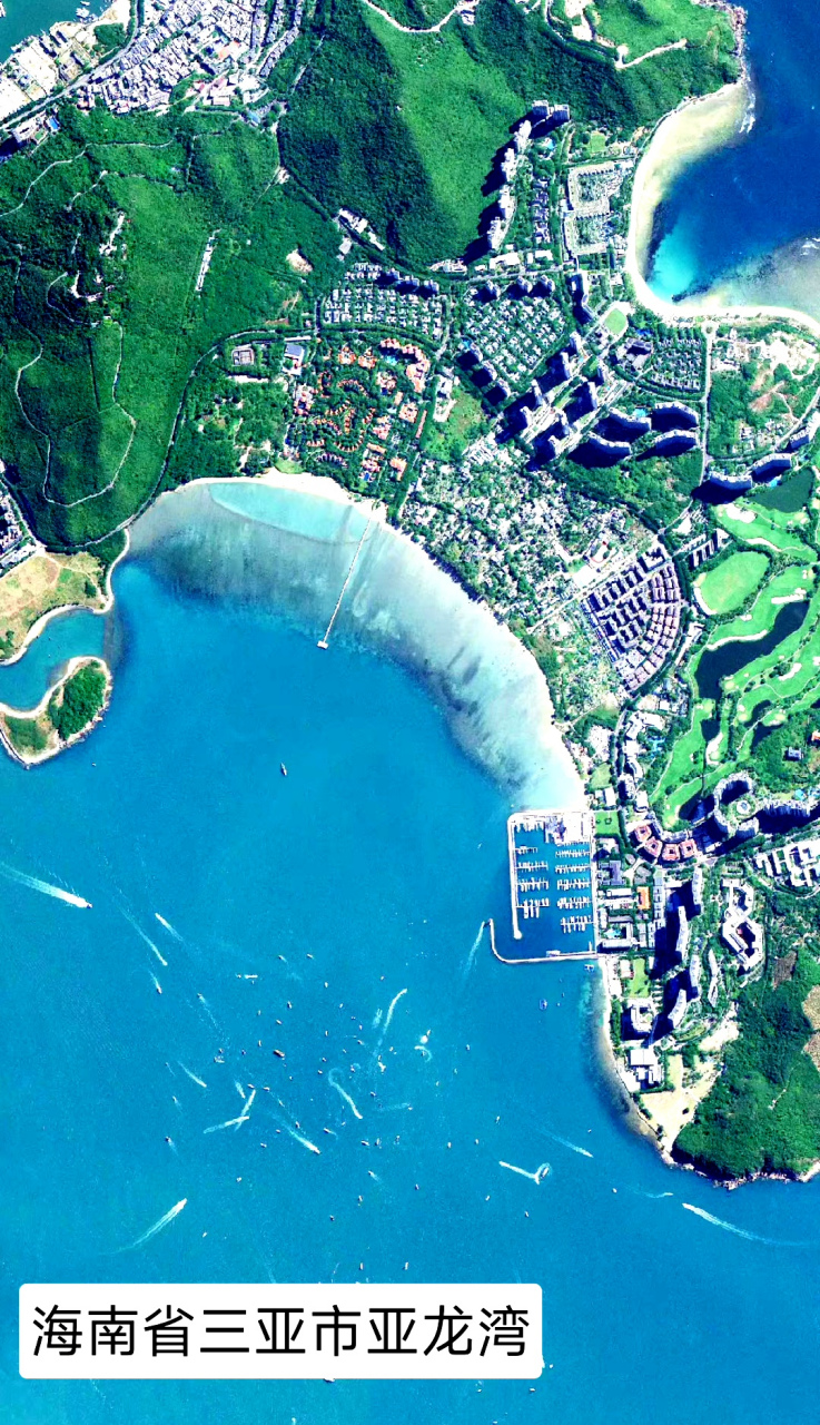 2023年5月初拍摄的卫星影像图片,海南省三亚市风景旅游地亚龙湾