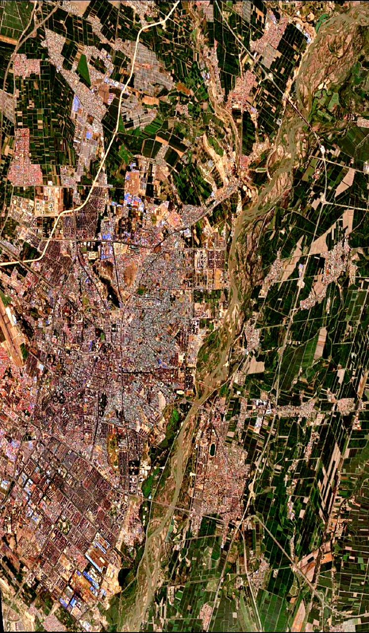 18) 2023年7月18日卫星影像图片,新疆伊犁伊宁市(旋转观看)