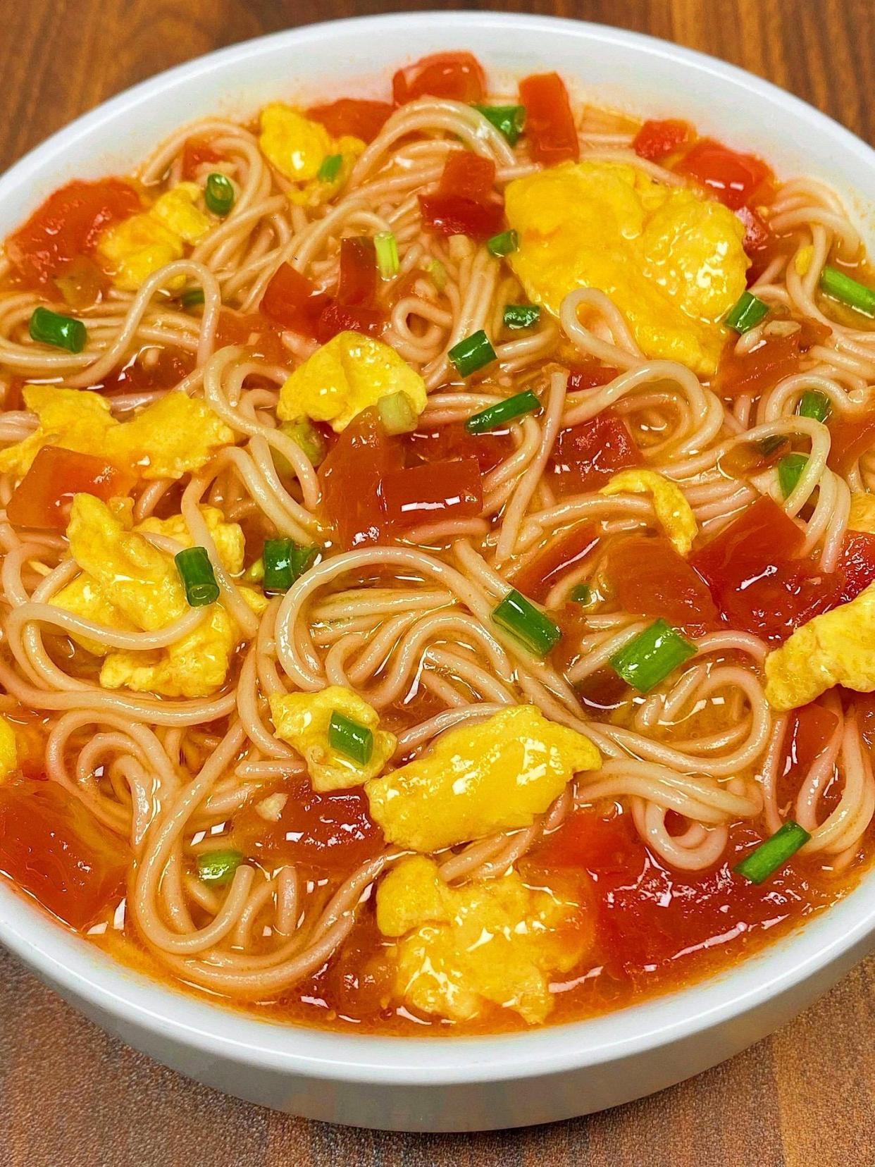 的面条做法,不仅口鲜美,而且简单易学,让你在家也能轻享受美食的乐趣