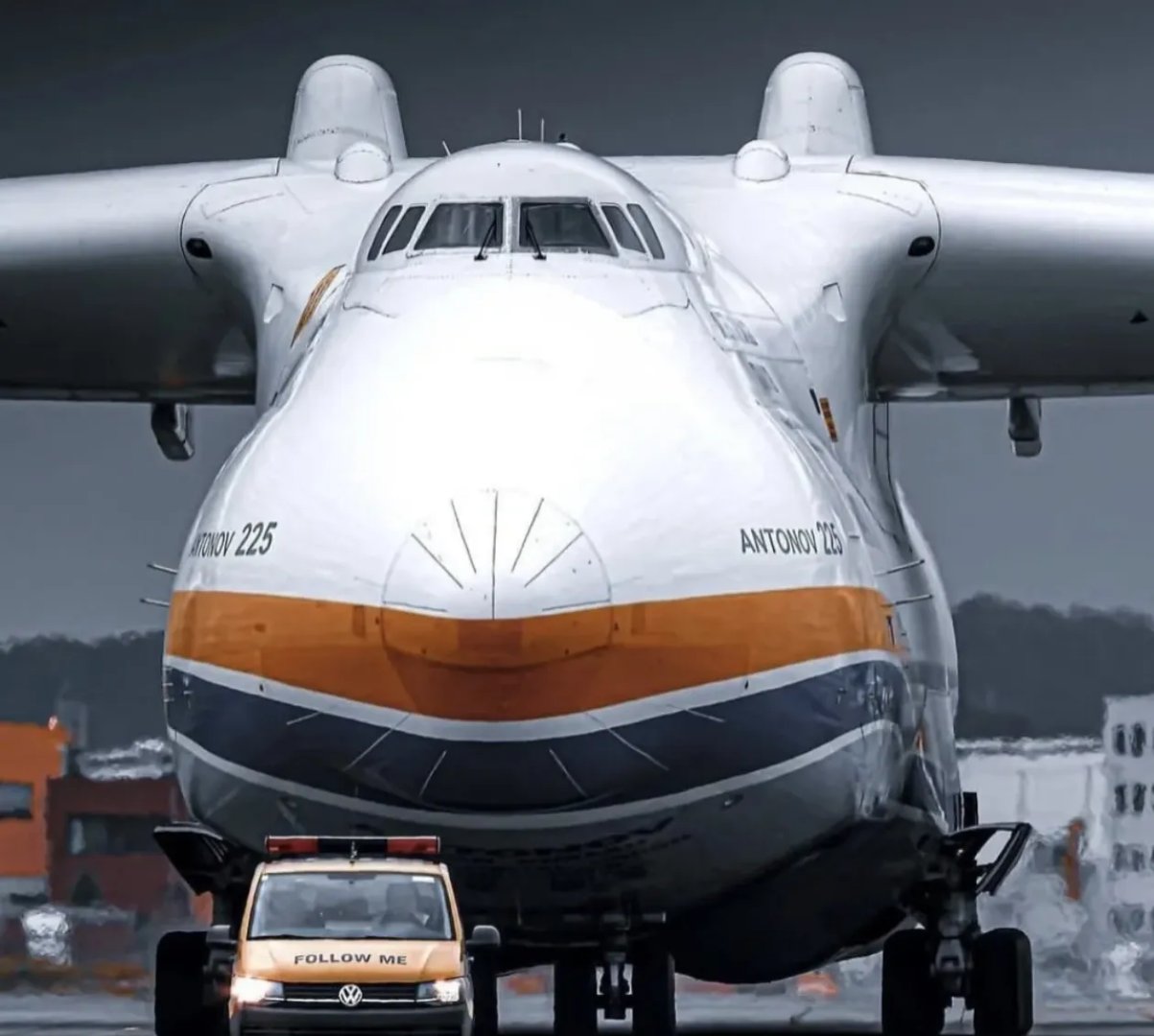 安-225梦想运输机,全球最大的货运飞机,简直就是个空中巨兽!