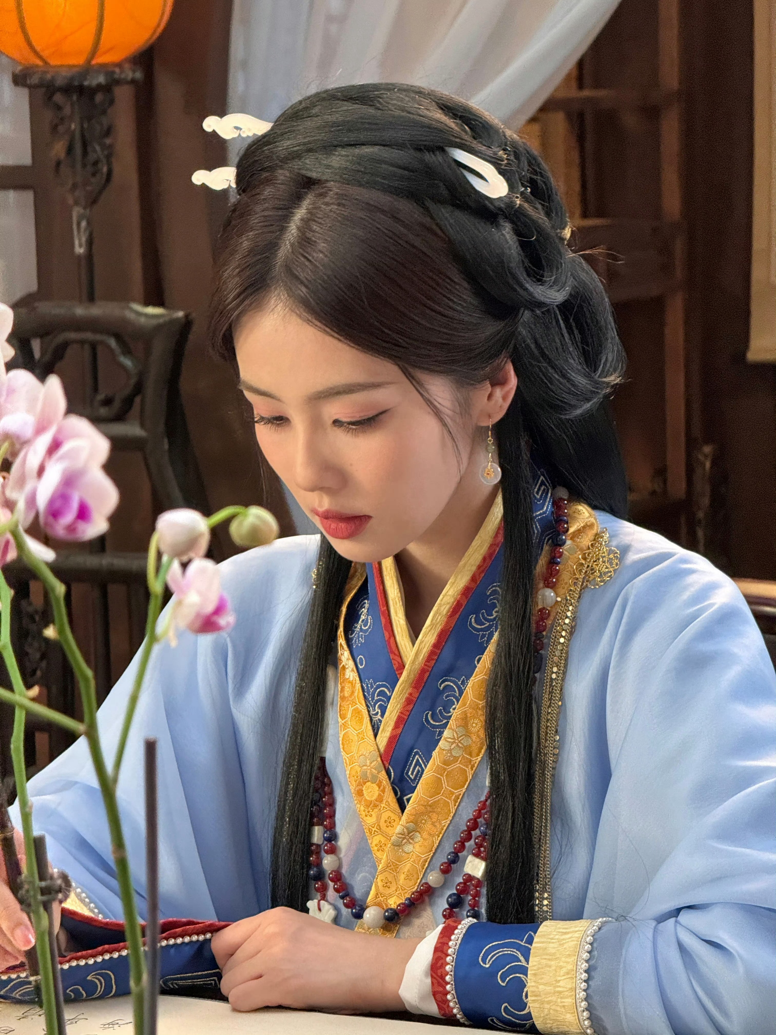 白鹿拍摄这组广告大中的古装照片,真的是美出新高度!