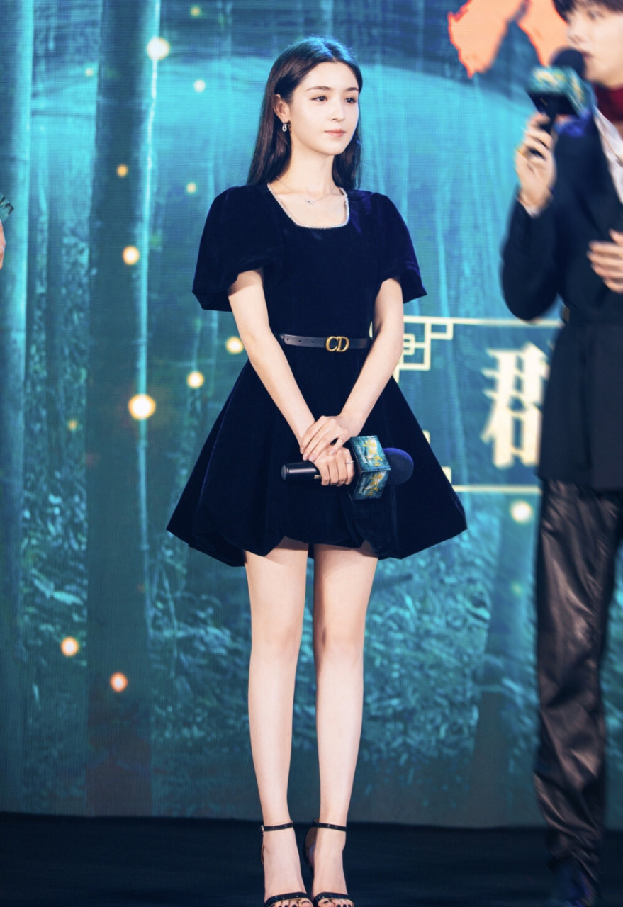 《百思不得其姐》第一集:  刚刚看了哈尼克孜出演的《赤狐书生》,觉得