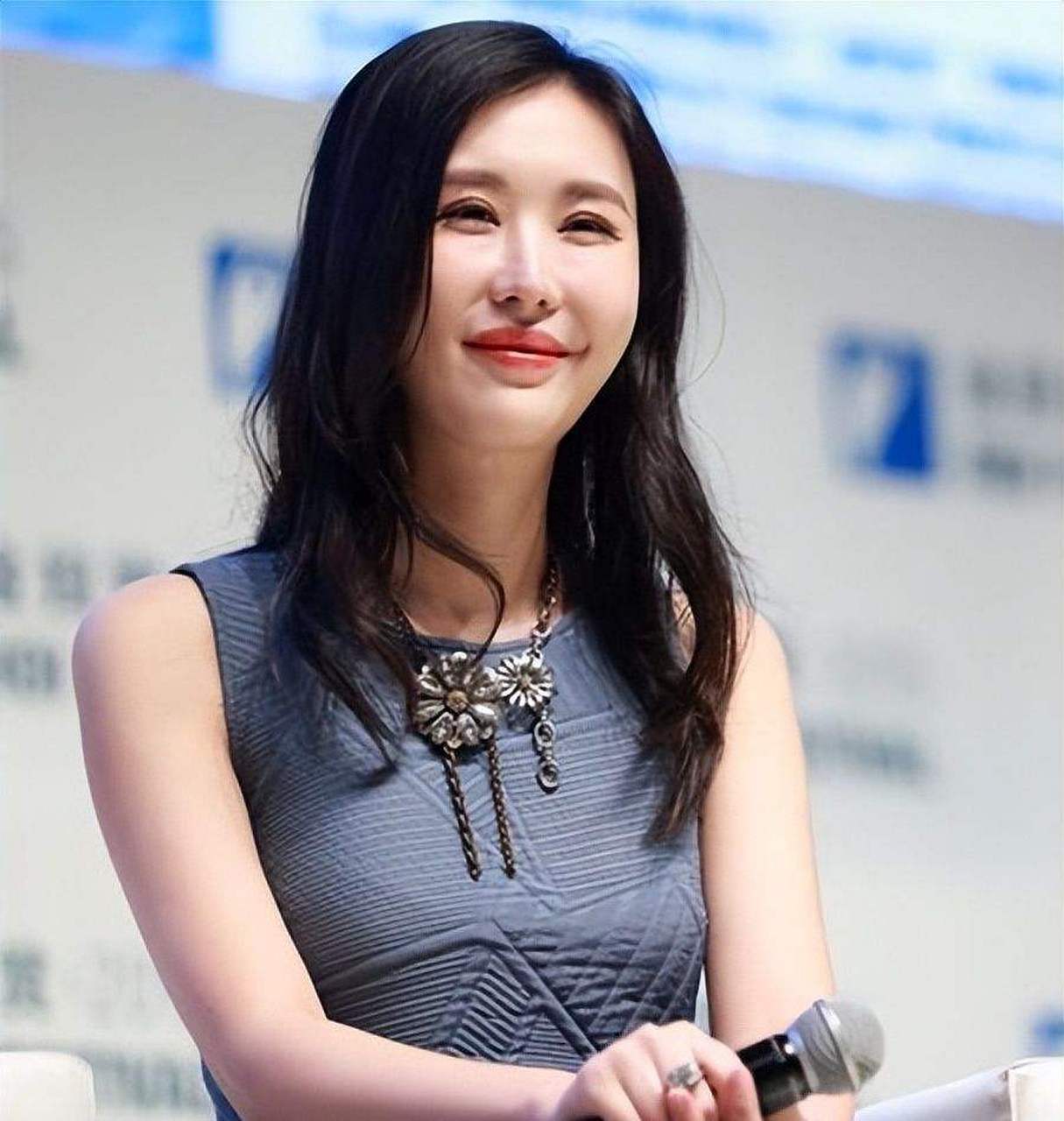 王石的妻子田朴珺,一直嫌弃中国人土气.