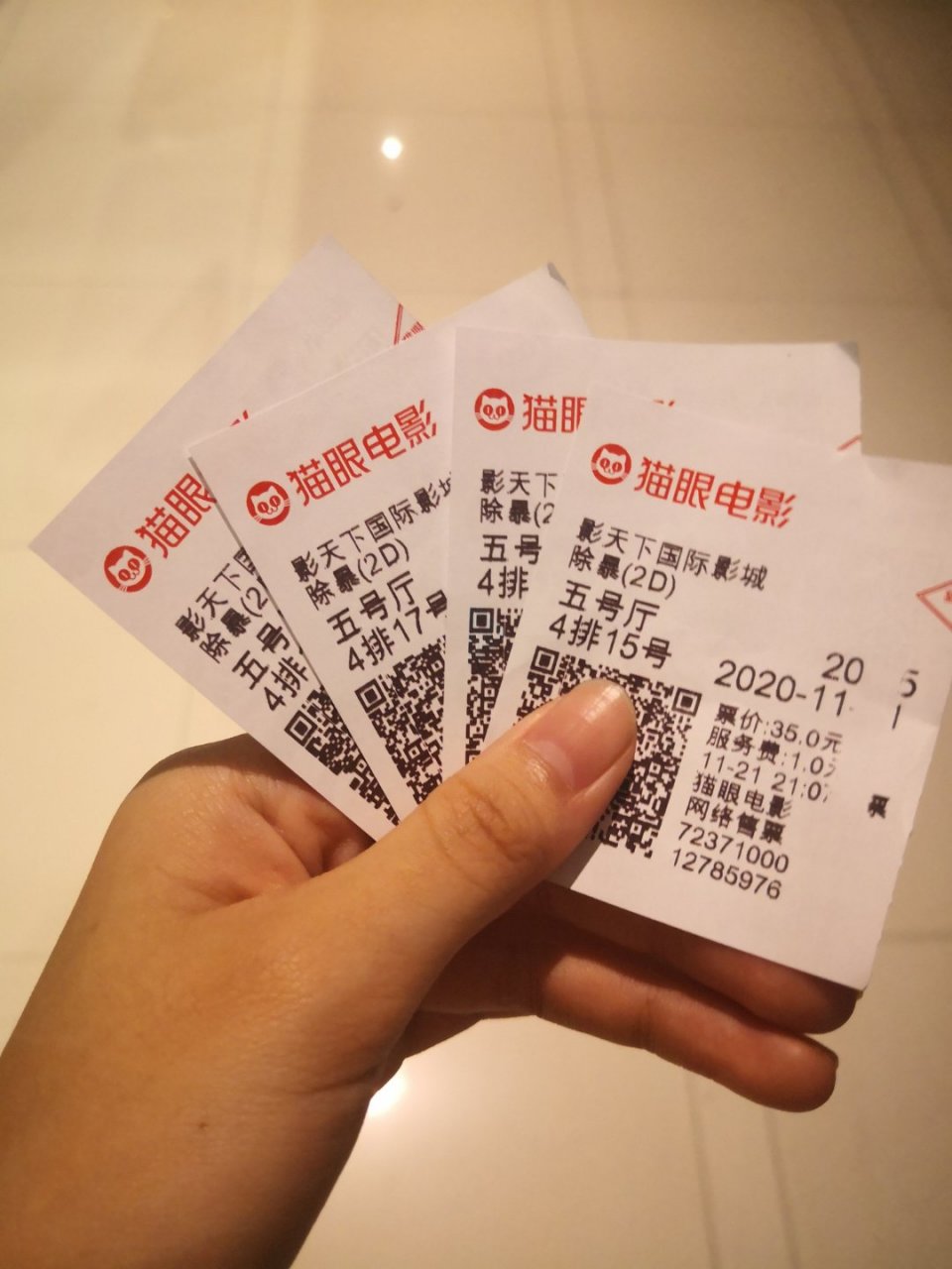 《除暴》影评:整体来说,剧情紧凑,抢劫前警匪两方的安排很缜密,背景很