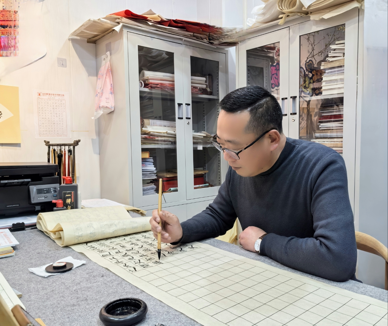 1969 年出生于江苏沭阳县,中共党员,本科学历