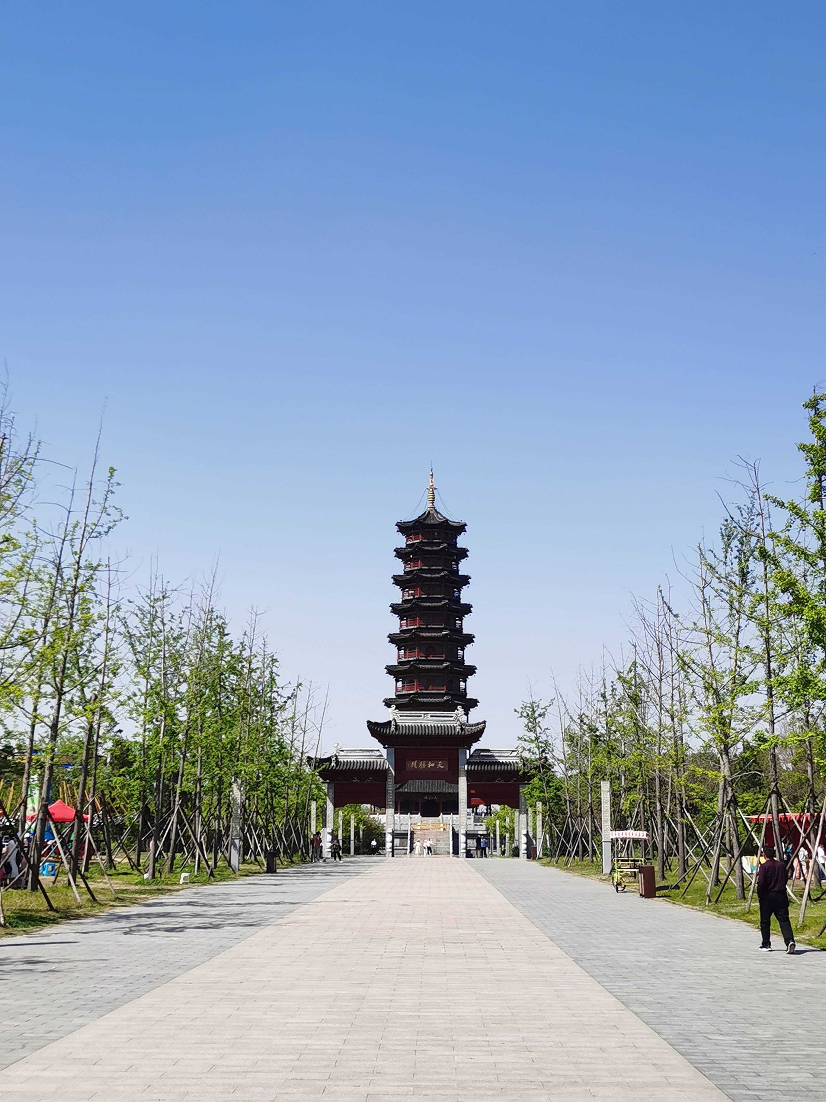 17日  鼠:心情低落易分心 牛:财运旺盛 虎:小凶