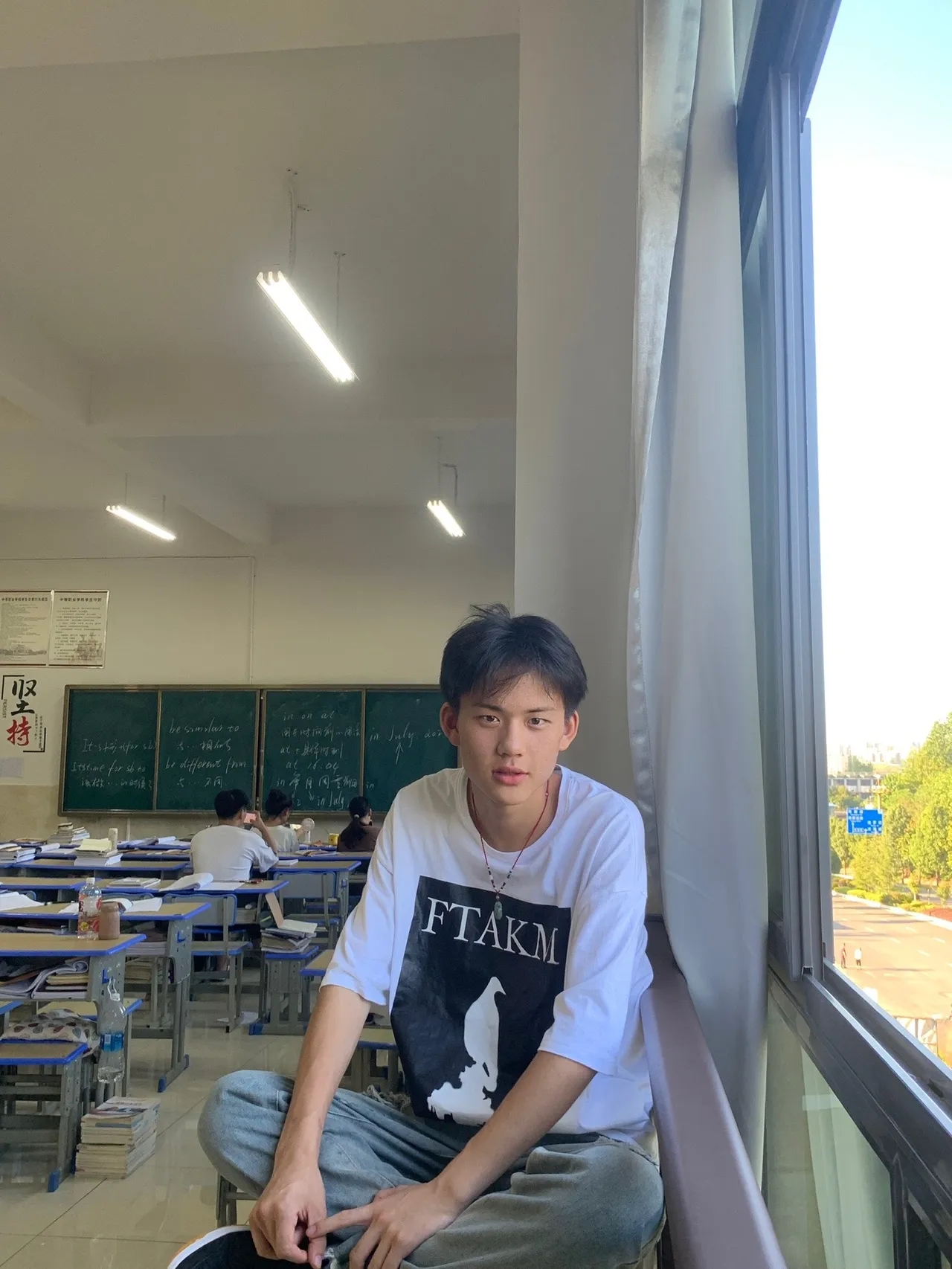 同窗共学共成长, 友谊深厚似海洋. 睡在我上铺的你,还好吗?