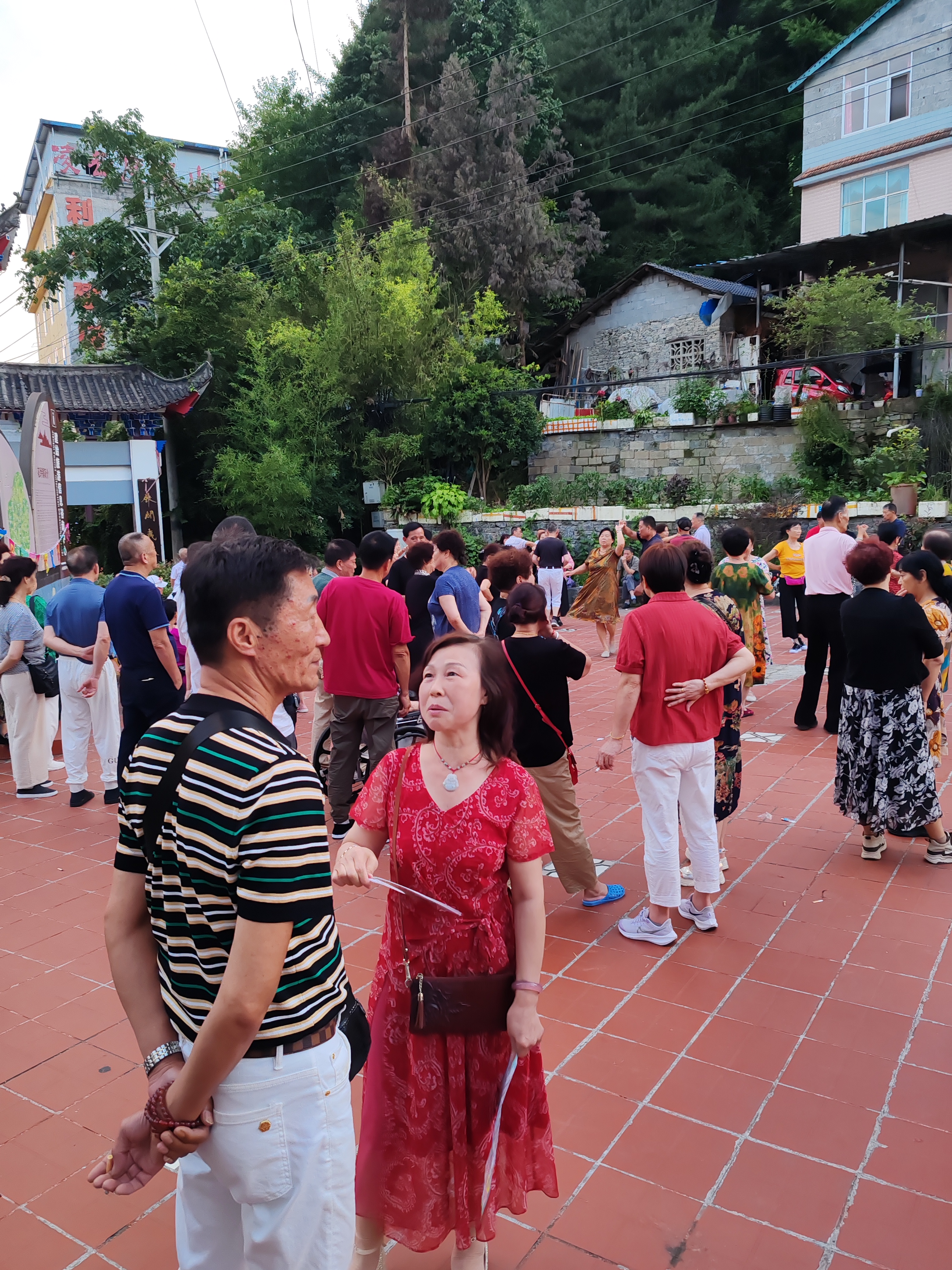 夏季避暑之旅篇:夏季避暑我们来到了湖北省恩施州建始县花坪镇,这里的