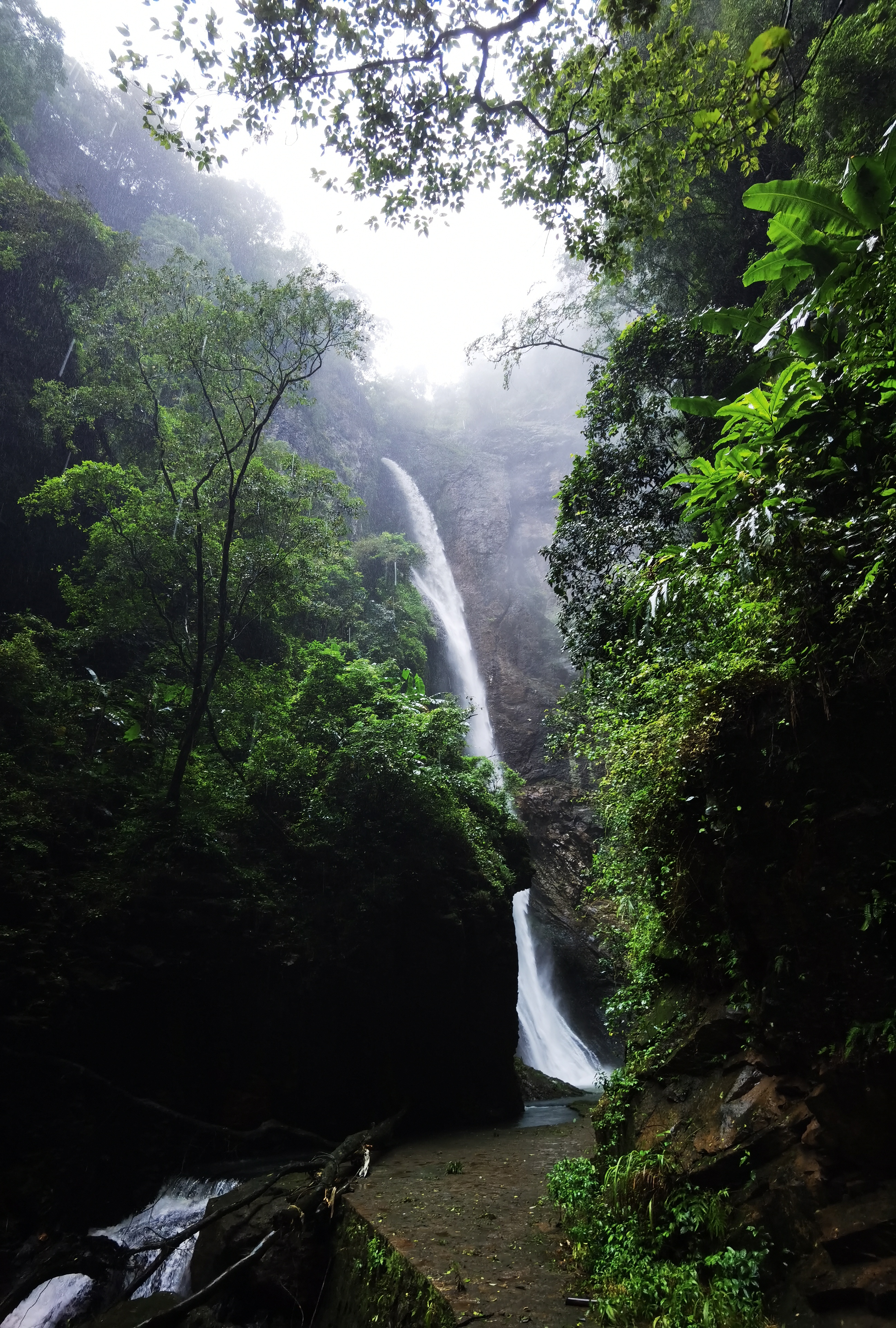 龙门峡陈子昂图片