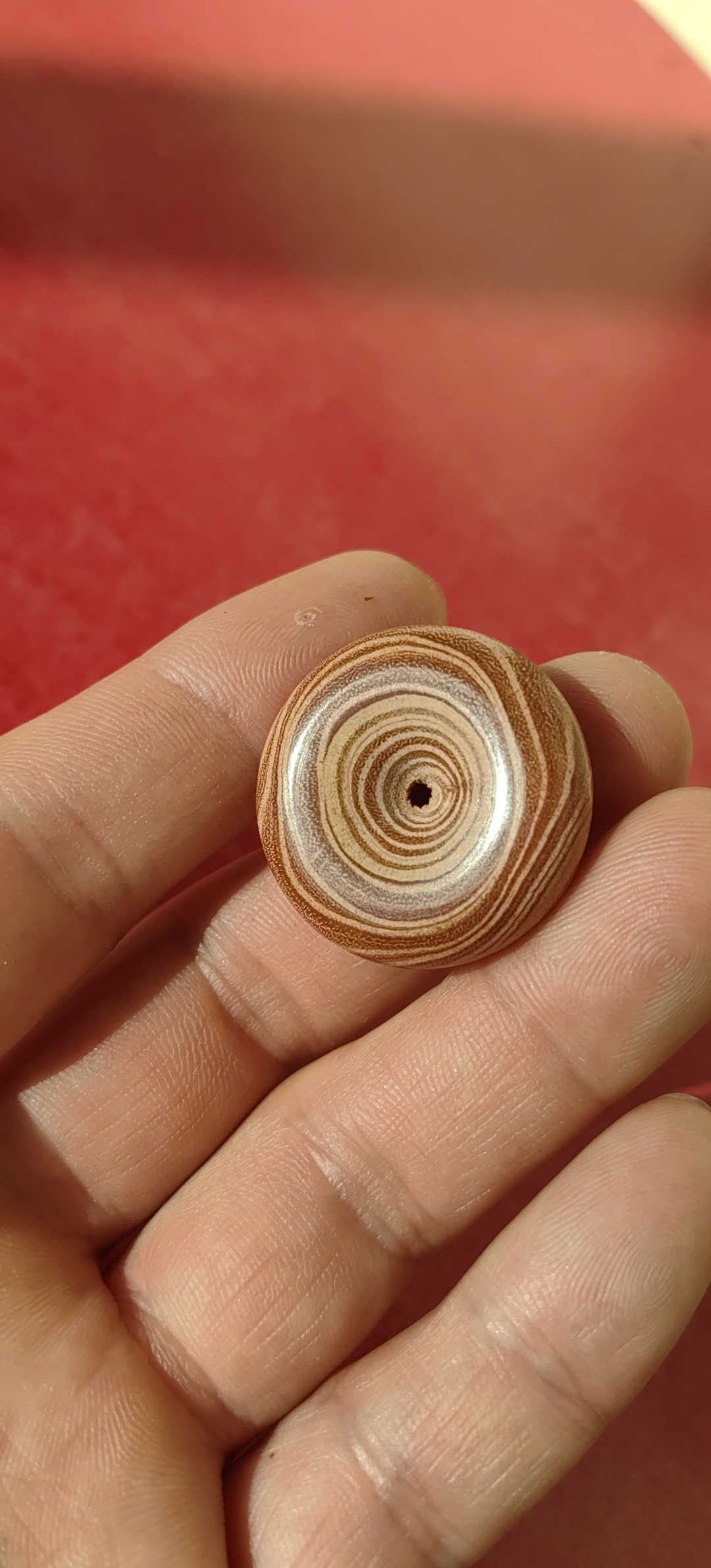 《木雕平安扣:指尖上的岁月静好》