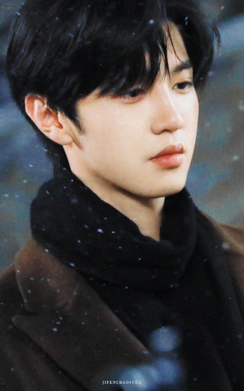 被陈哲远温柔盯着就很难不心动吧,好苏好撩,会溺