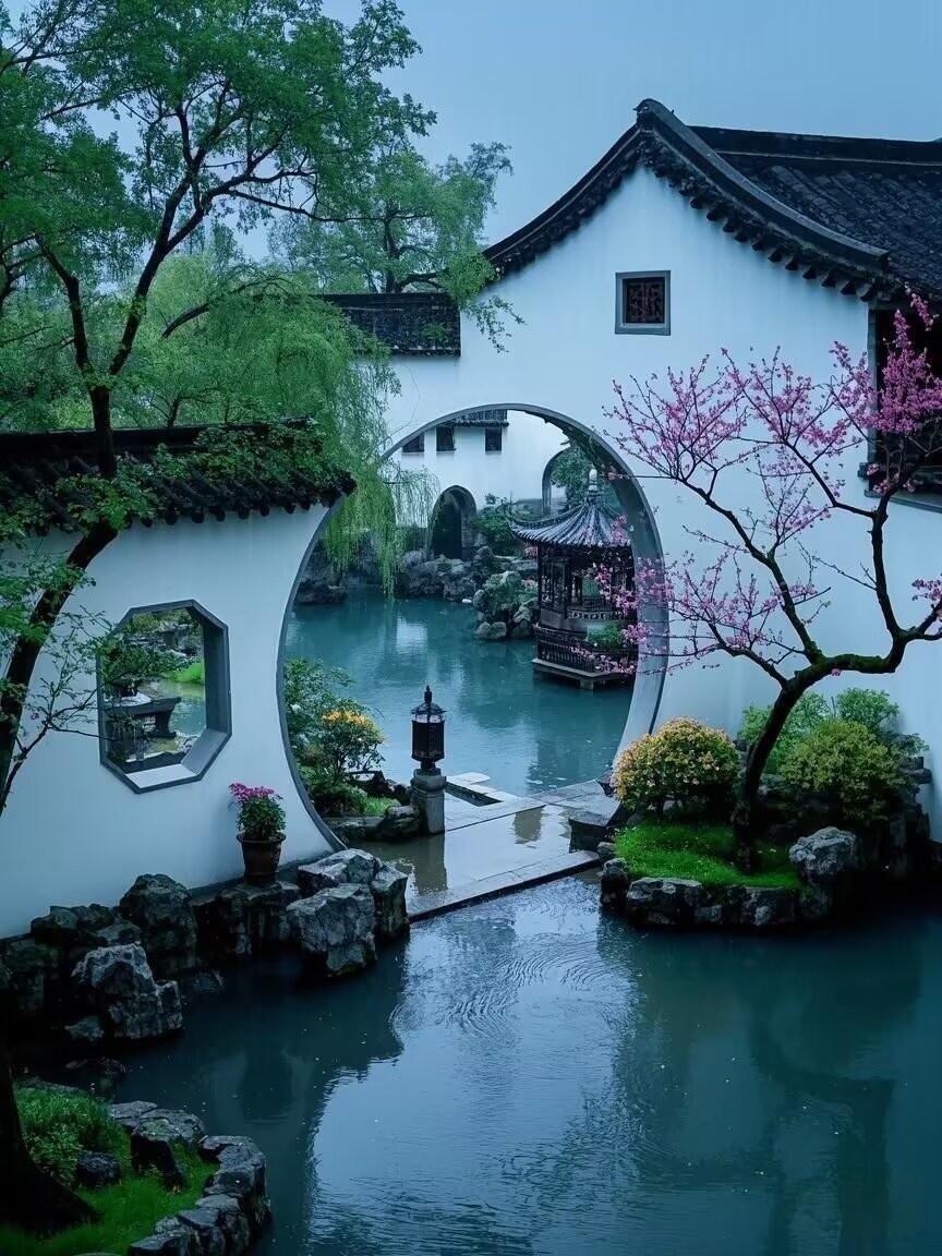 秀丽多姿的江南园林,烟雨蒙蒙中,共赏春色满园,情意在花影间悄然绽放