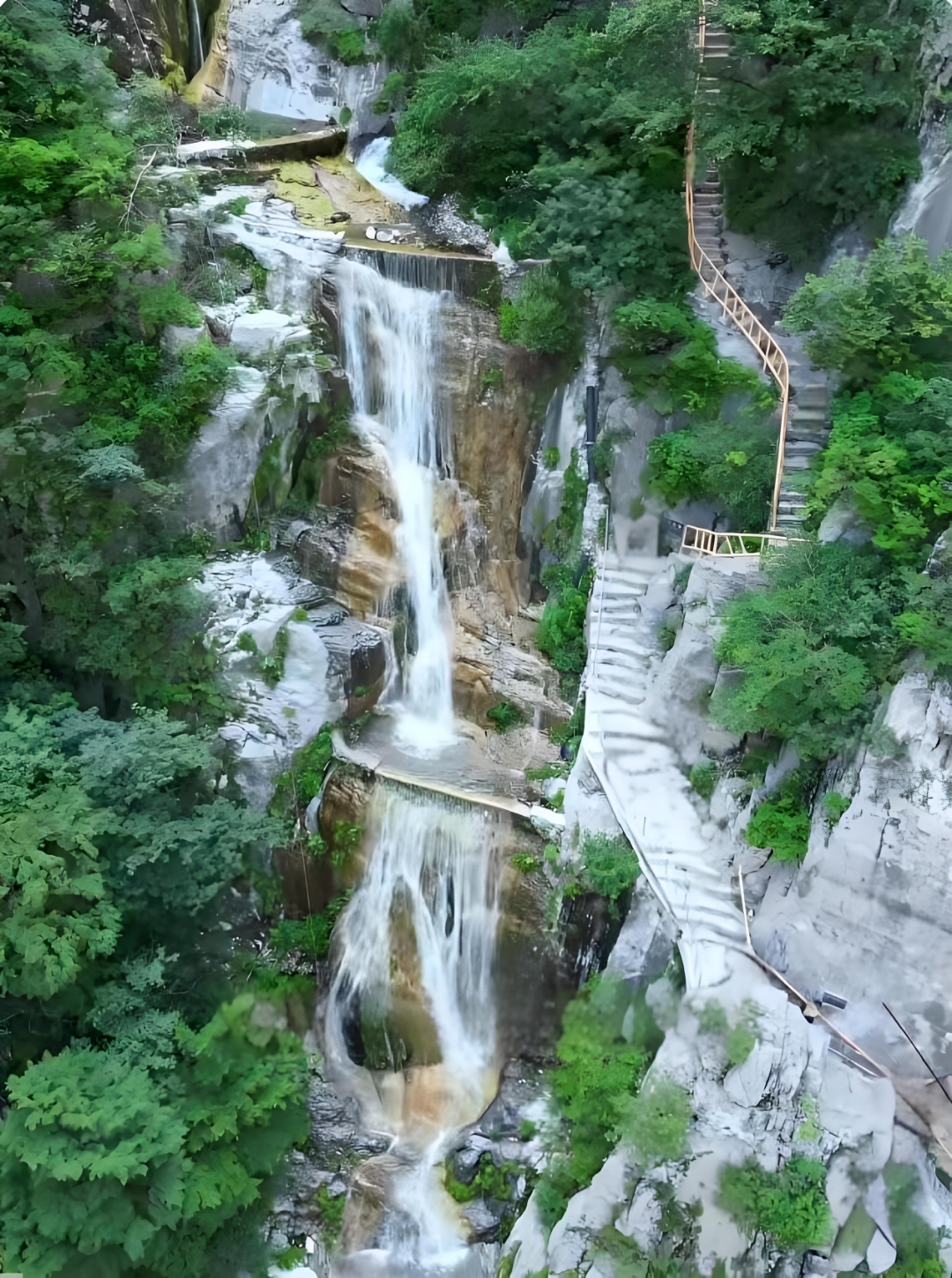 岫岩石湖瀑布景区介绍图片