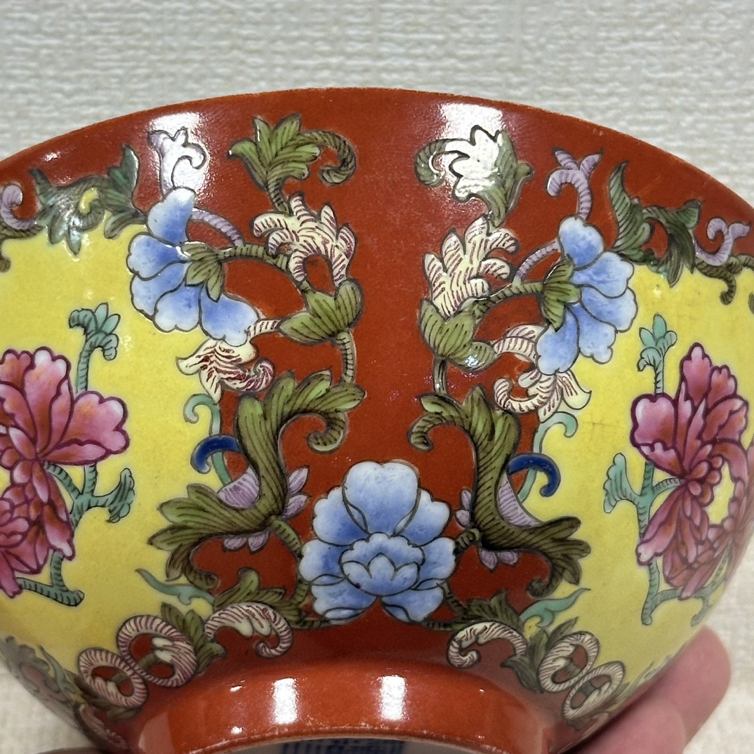 粉彩花卉纹碗 这碗的花纹真好看,适合泡个面都有艺术感.