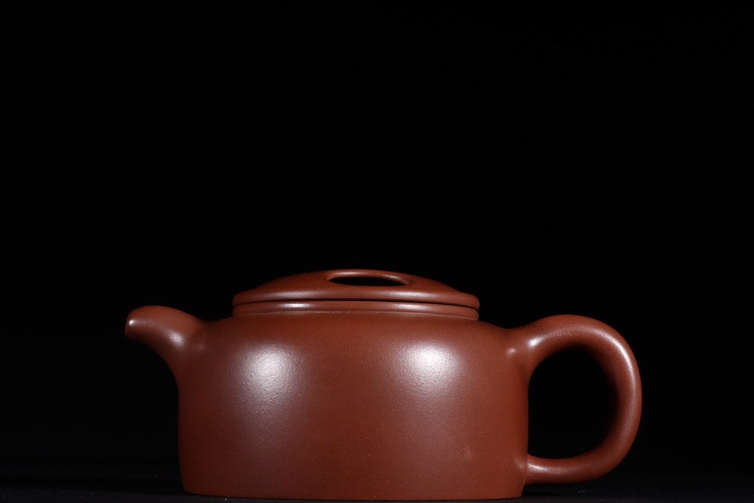 牛盖井栏紫砂壶 款识:顾景舟 近现代 高 7×16cm