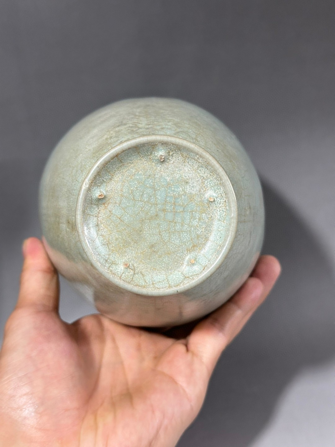 汝窑瓜棱梅瓶 高22.2公分 这花瓶真是美翻了,摆在客厅里增色不少!