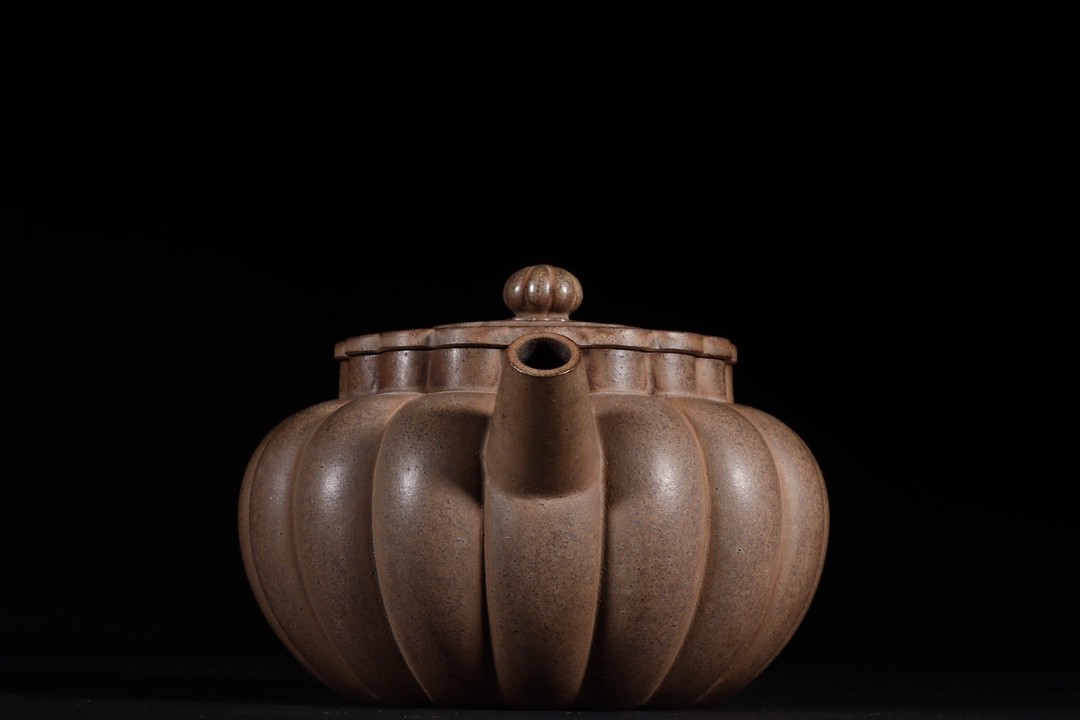 菊瓣花紫砂壶 款识:元畅 明代 高 8×15cm