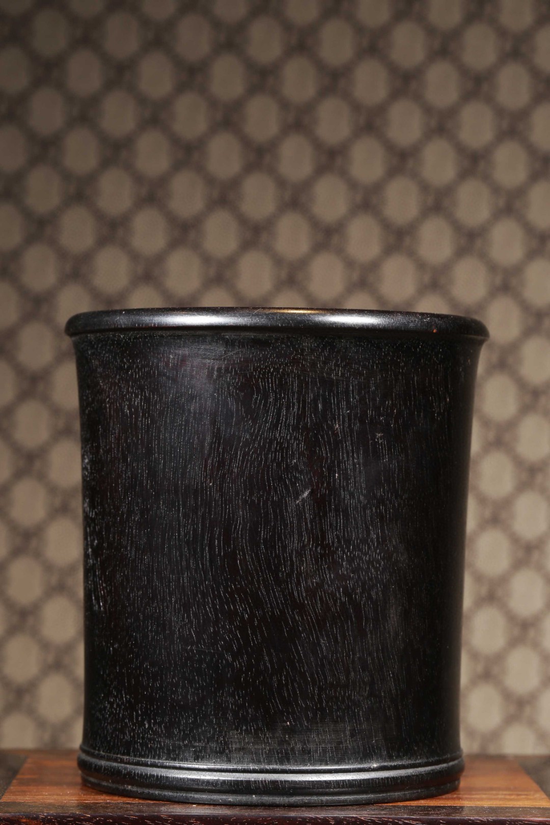 旧藏小叶紫檀文房素笔筒 口径11.5厘米,高12.5厘米