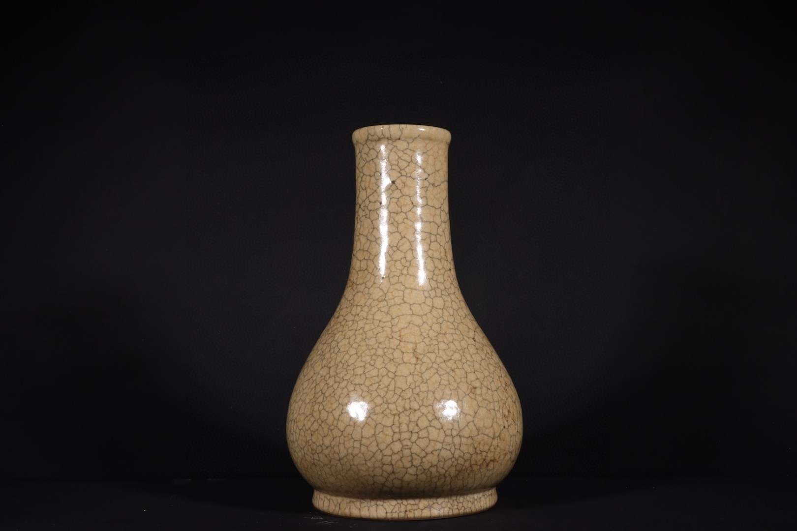 哥窑米黄釉大口瓶 高25口径6.5肚径16底径12公分