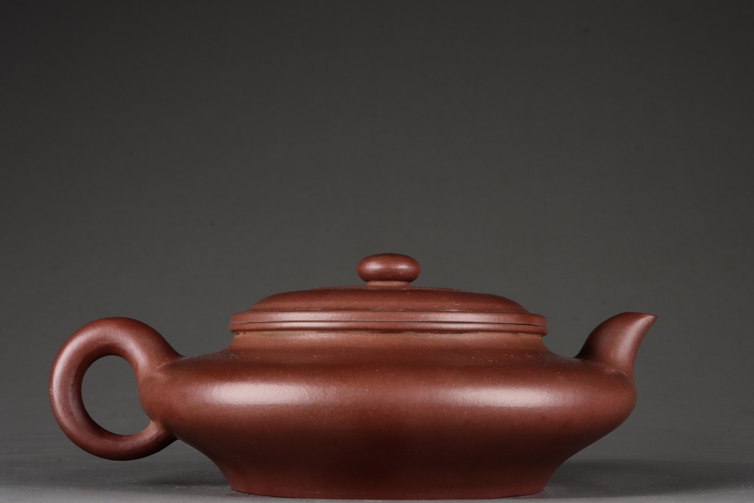 大号虚扁紫砂壶 款识:时大彬 明代 高 8.8×22.5cm