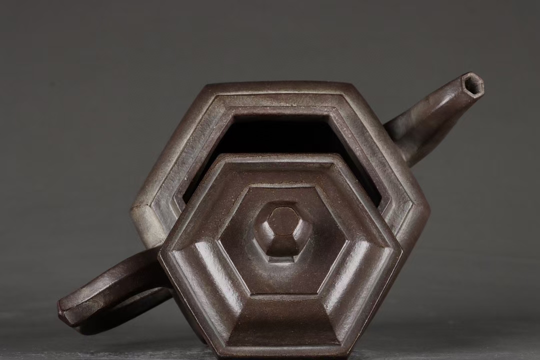 六方宫灯紫砂壶 款识:王南林 清代 高 4.3×18.3cm
