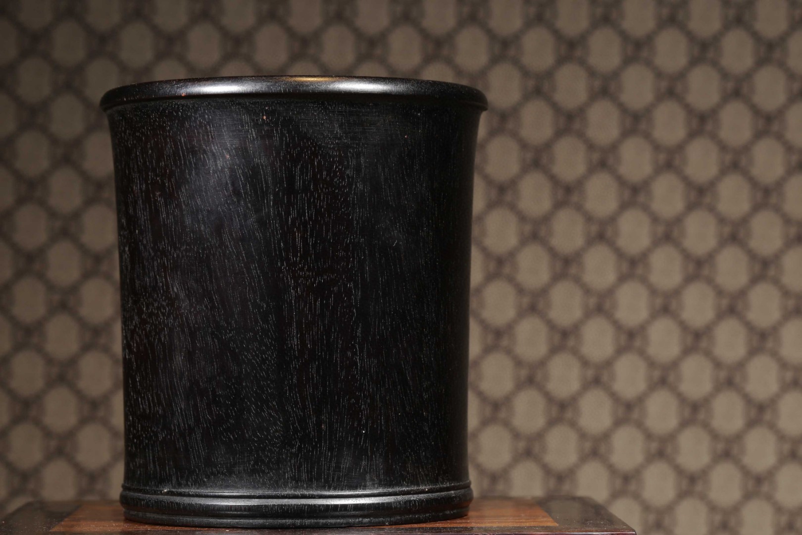 旧藏小叶紫檀文房素笔筒 口径11.5厘米,高12.5厘米