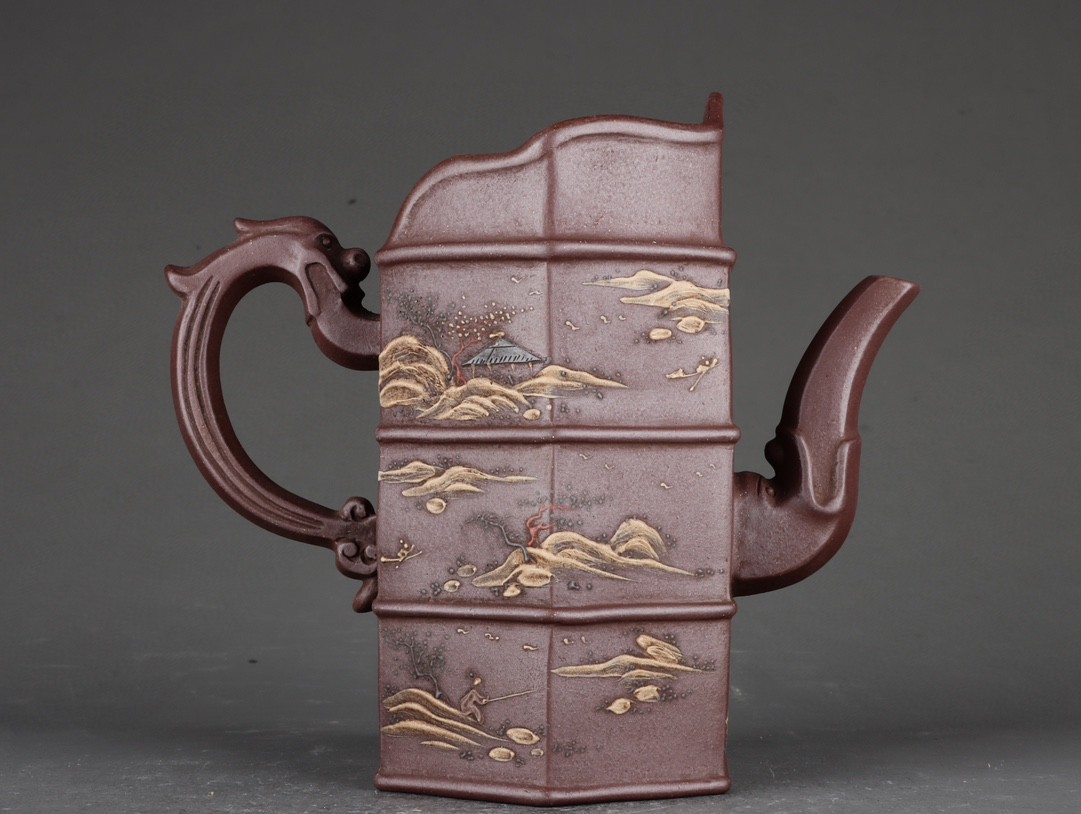 泥绘多穆紫砂壶 高 14.8×15.6cm