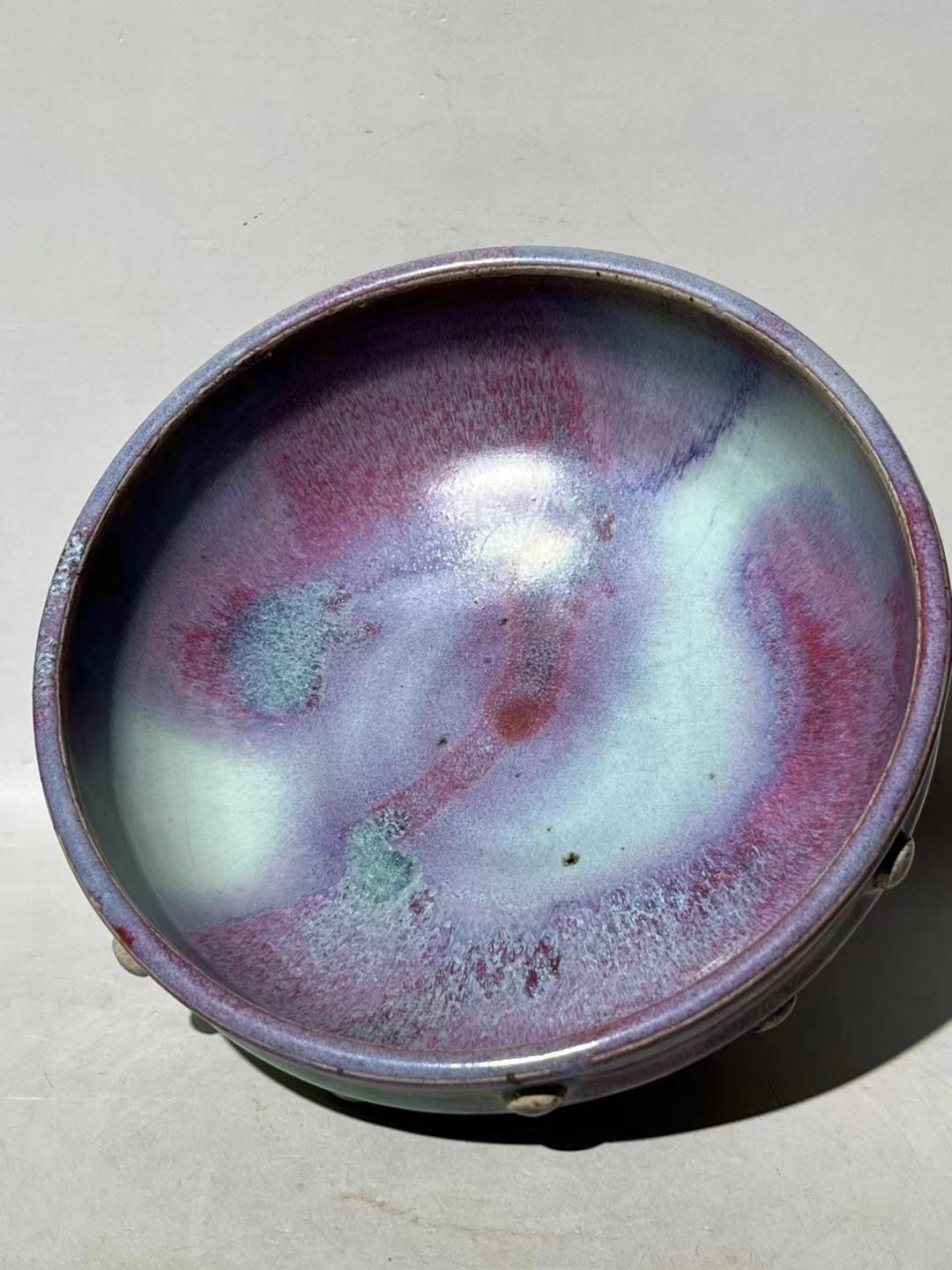 钧窑鼓钉三足洗