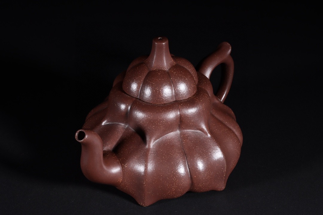 玉兰花形紫砂壶 款识:时大彬 明代 高 13×21.3cm