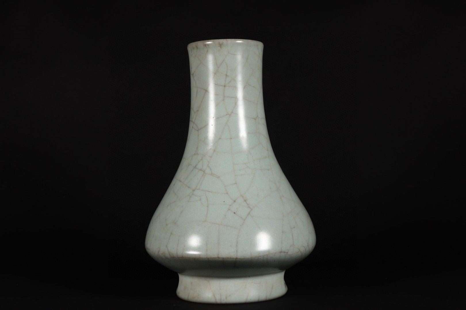 官窑灰青釉穿带瓶 高26.3口径8底径11.3公分