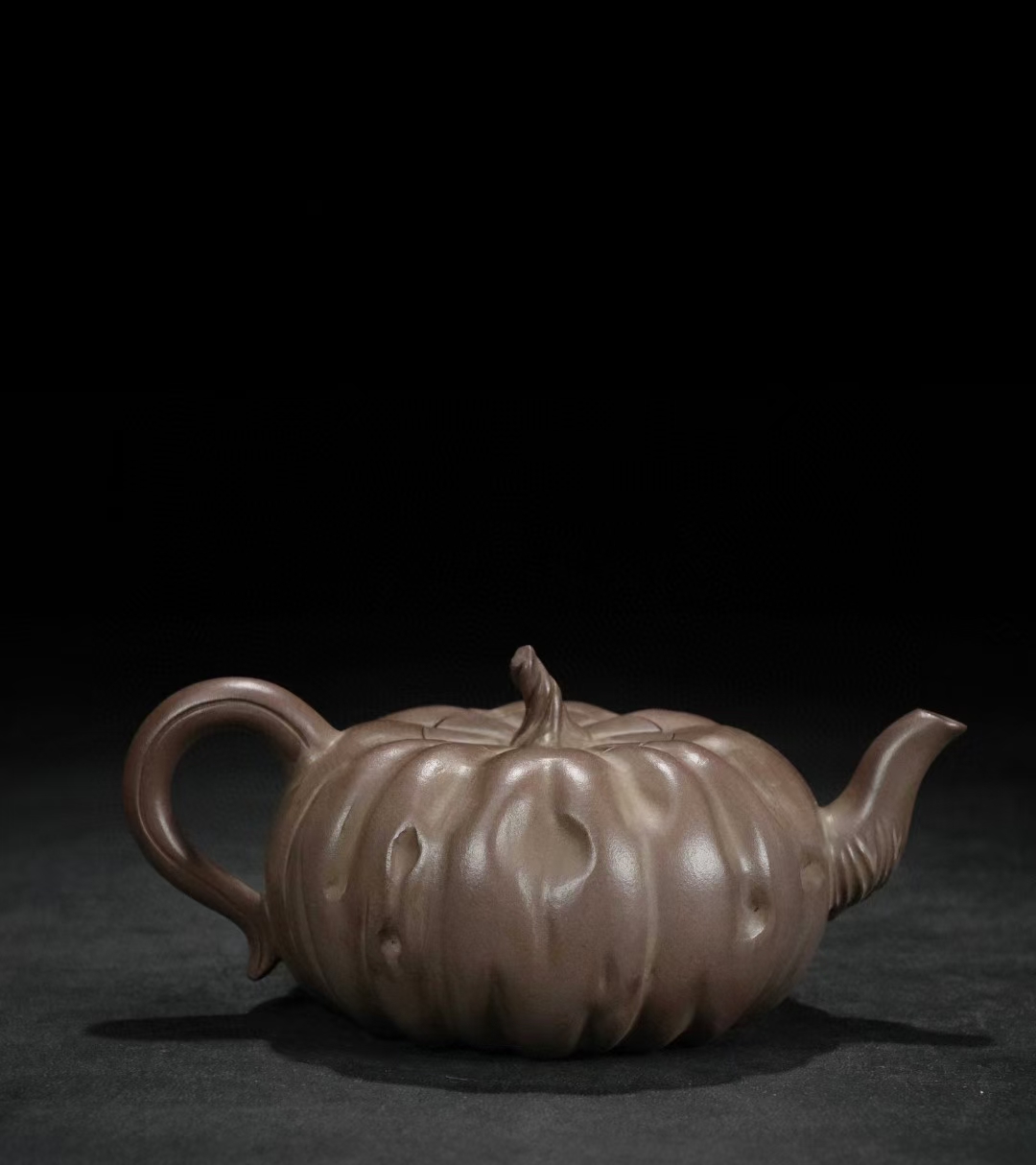 【歷代壺藝】 【南瓜壶】【陈鸣远】 【尺寸】长19cm,宽12.6cm,高8.