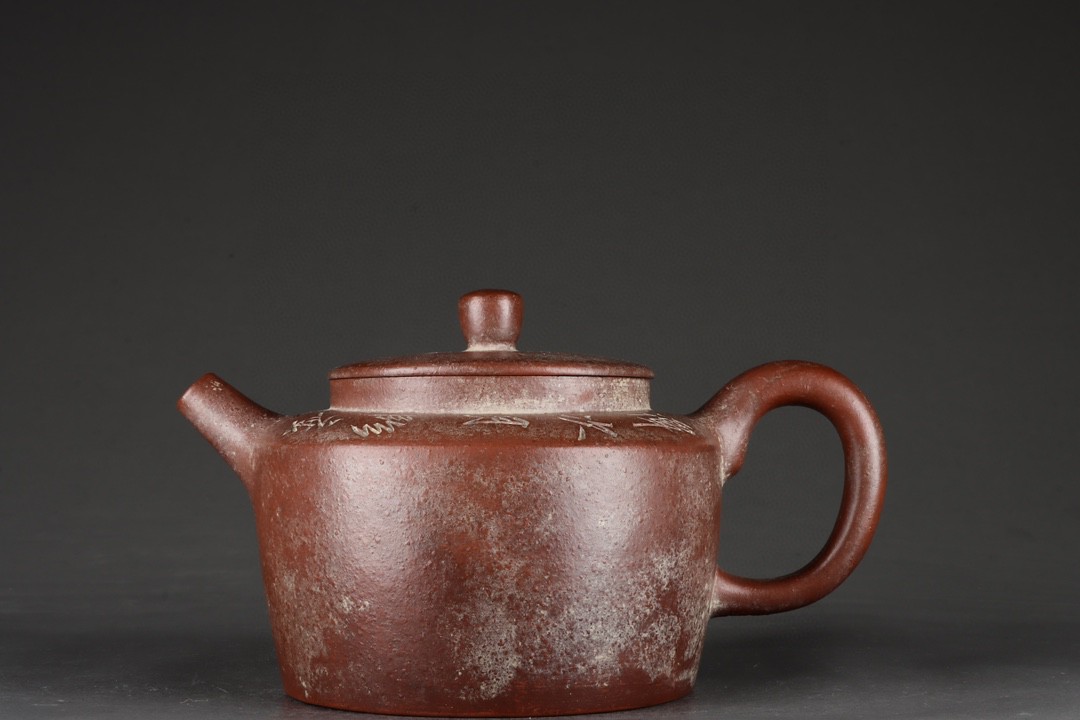 诗文德钟紫砂壶 款识:杨彭年 清代 高 9.8×17cm