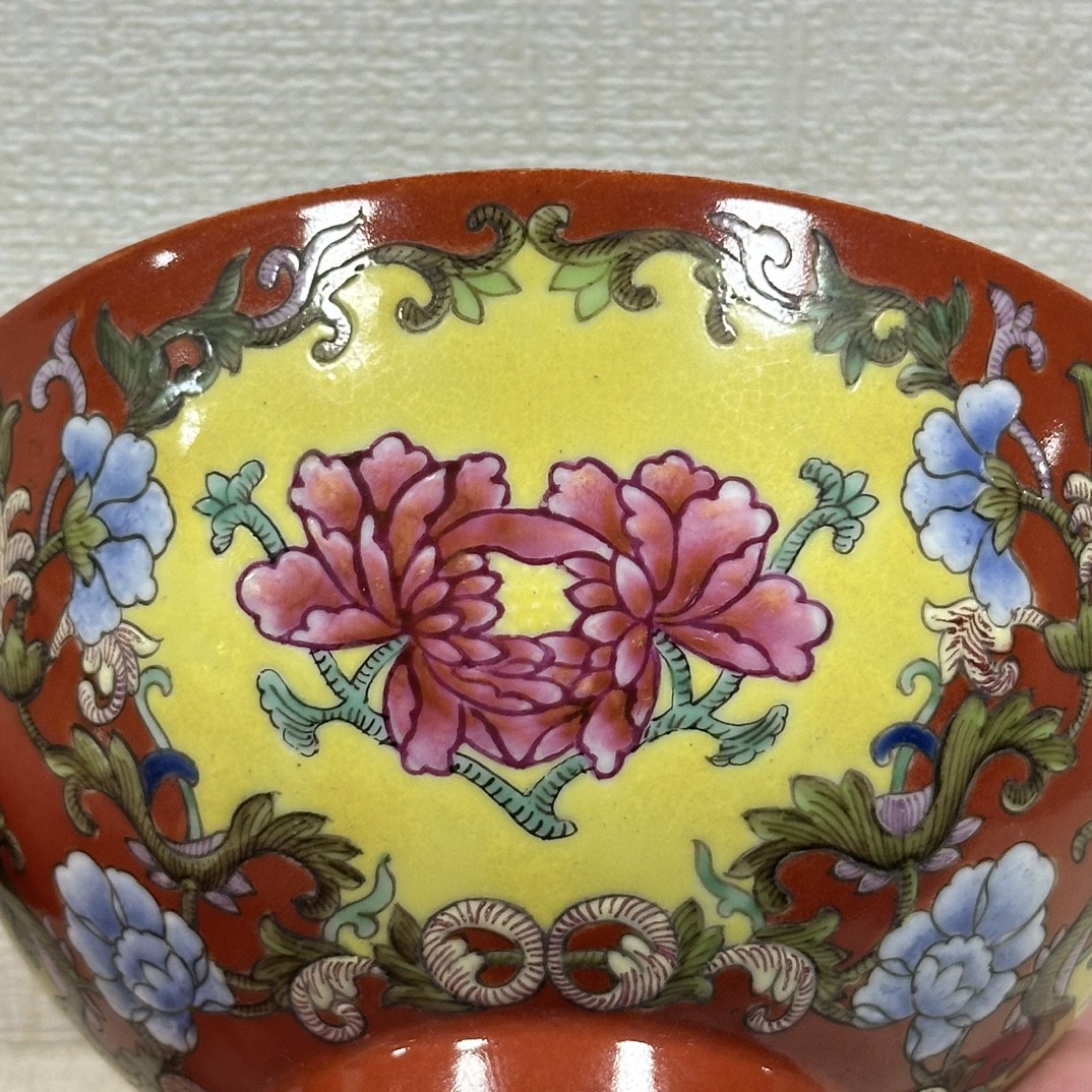 粉彩花卉纹碗 这碗的花纹真好看,适合泡个面都有艺术感.