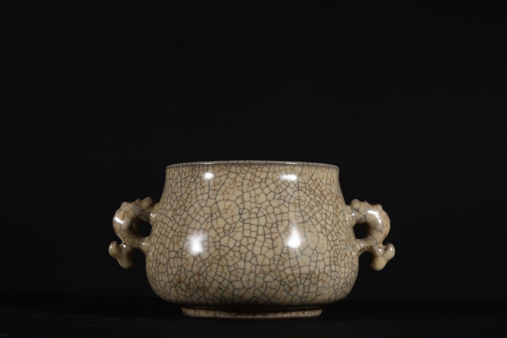 哥窑米黄釉鱼耳炉 尺寸～高8口径9.3耳径15.5底径7.3公分