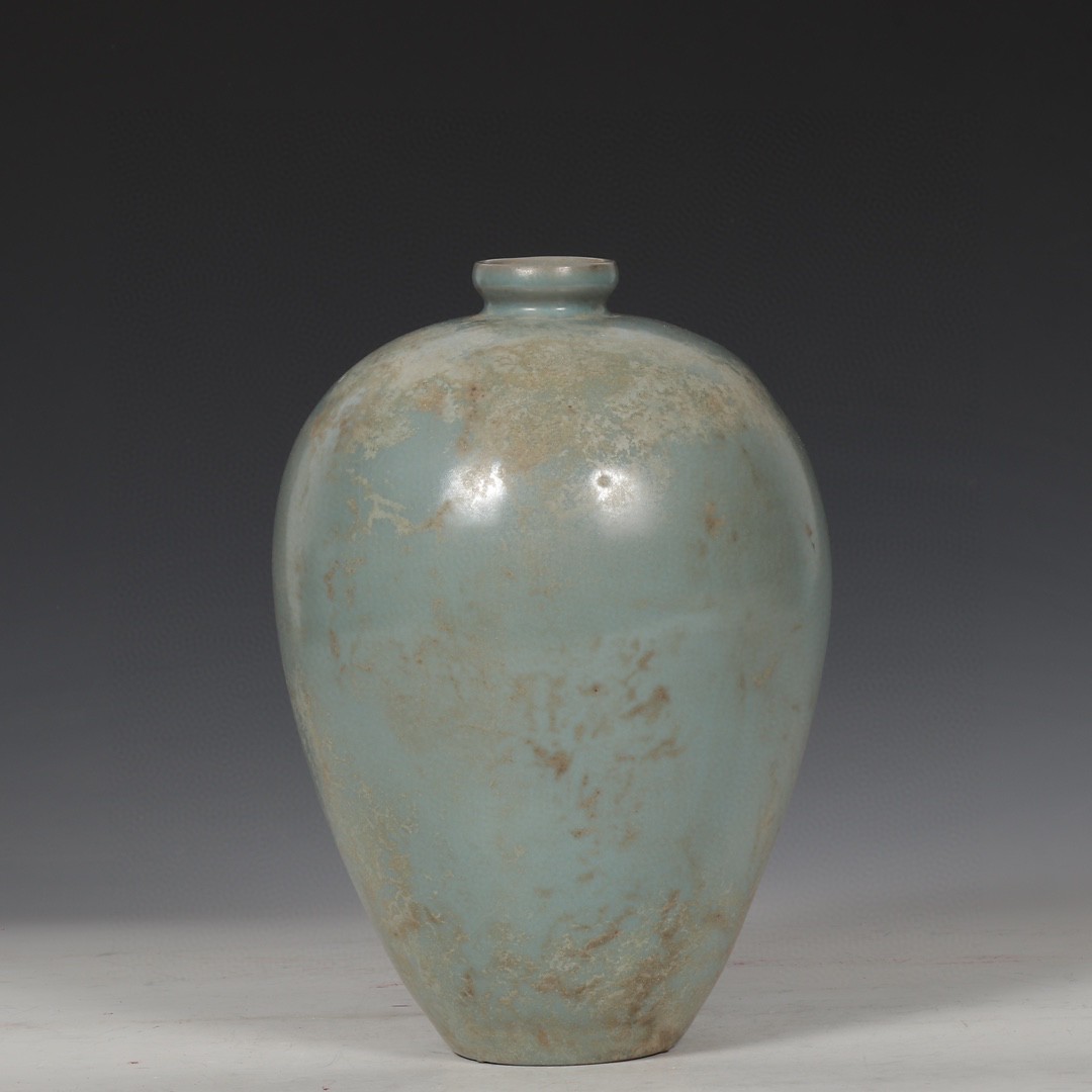 旧藏 汝窑天青釉梅瓶 规格:高21公分 口径3.8公分 肚径15公分