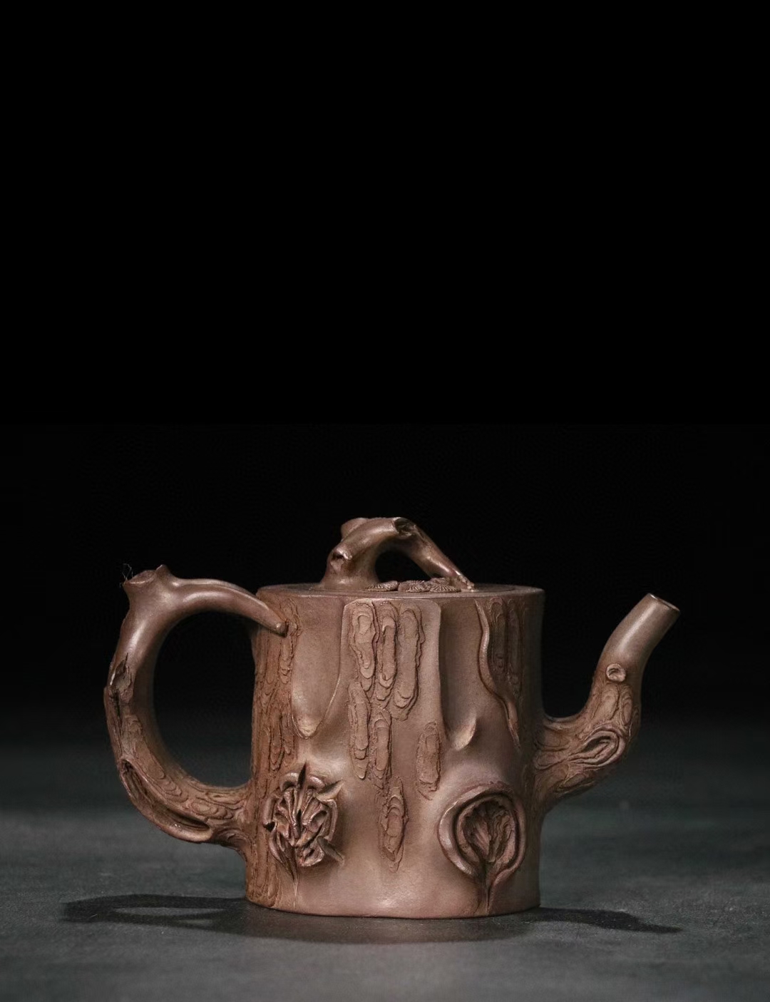 【松桩壶】【鸣远】 【规格】长14.5厘米,宽7.5厘米,高9.