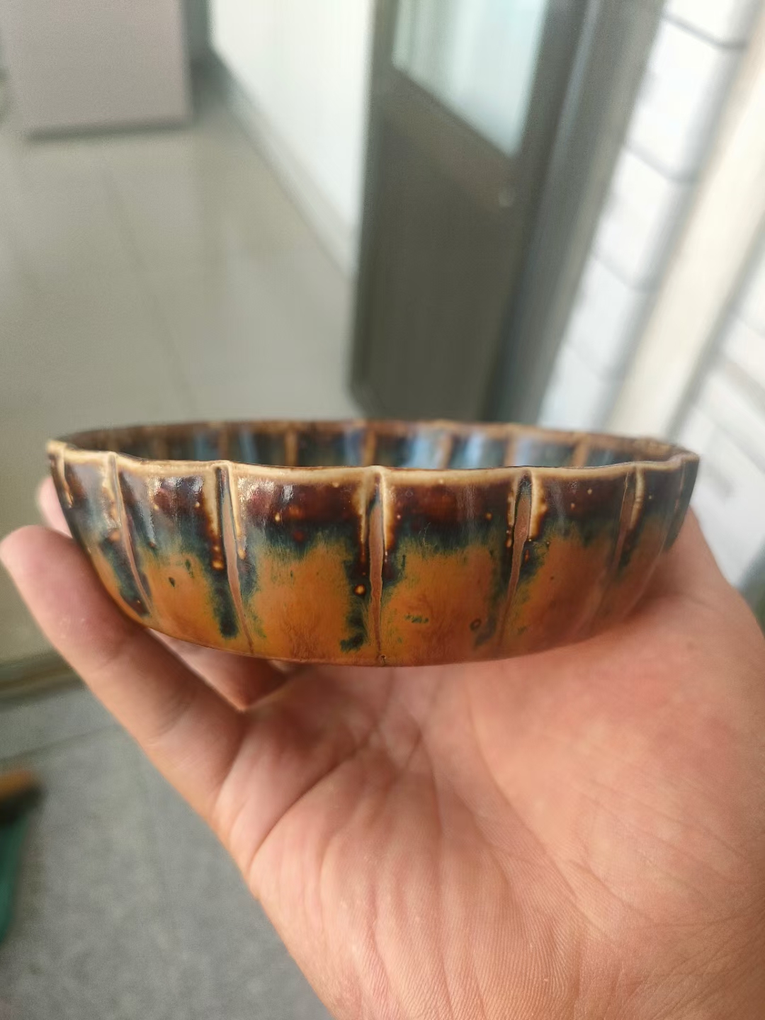 定窑葵口洗及墨地绿彩鼻烟壶