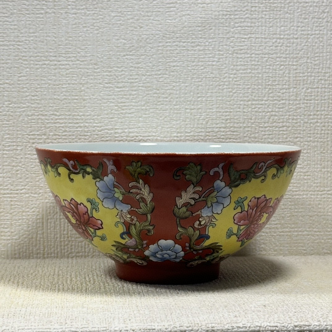 粉彩花卉纹碗 这碗的花纹真好看,适合泡个面都有艺术感.