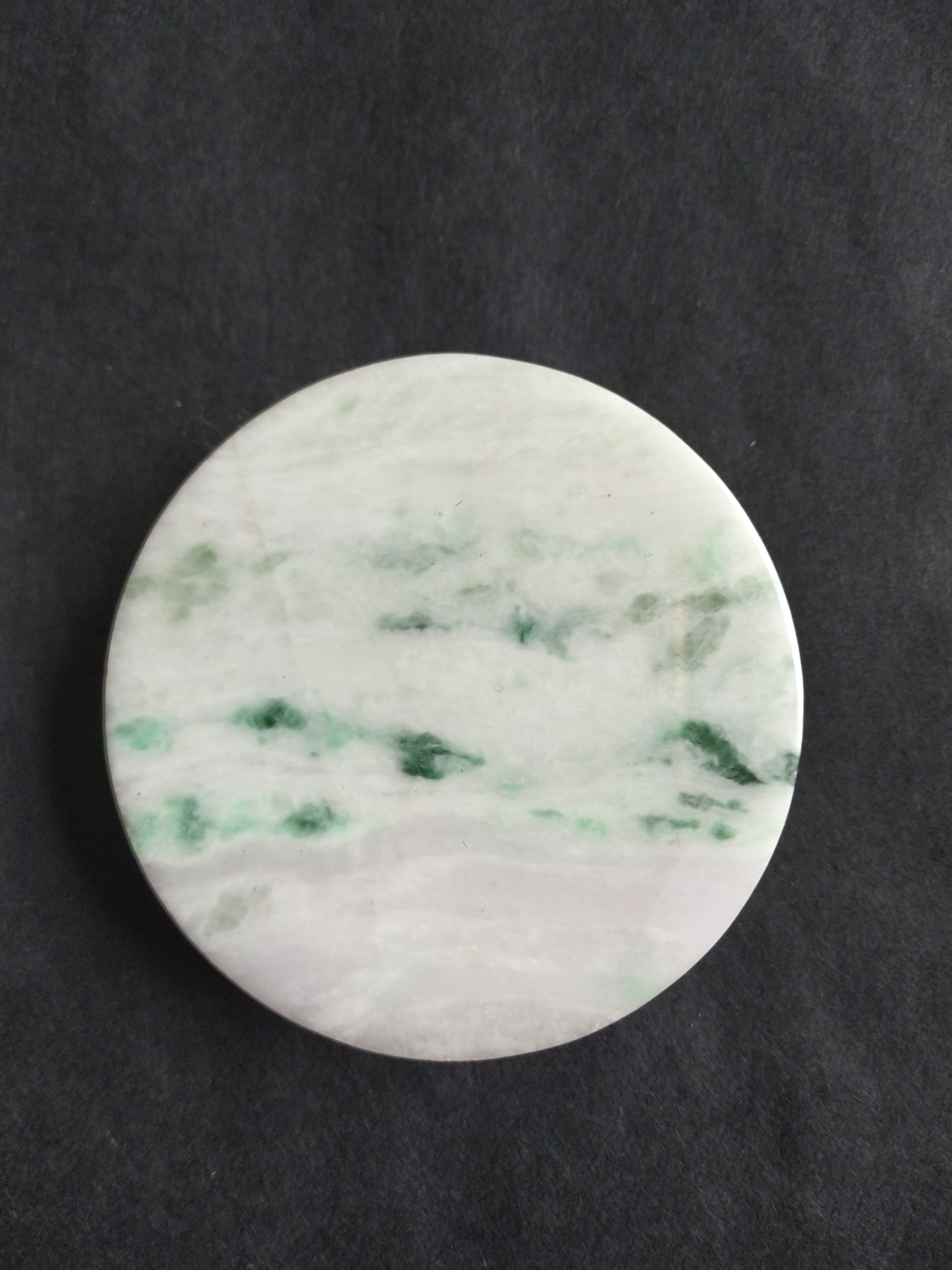 天然一幅水墨山水画(翡翠手镯芯)