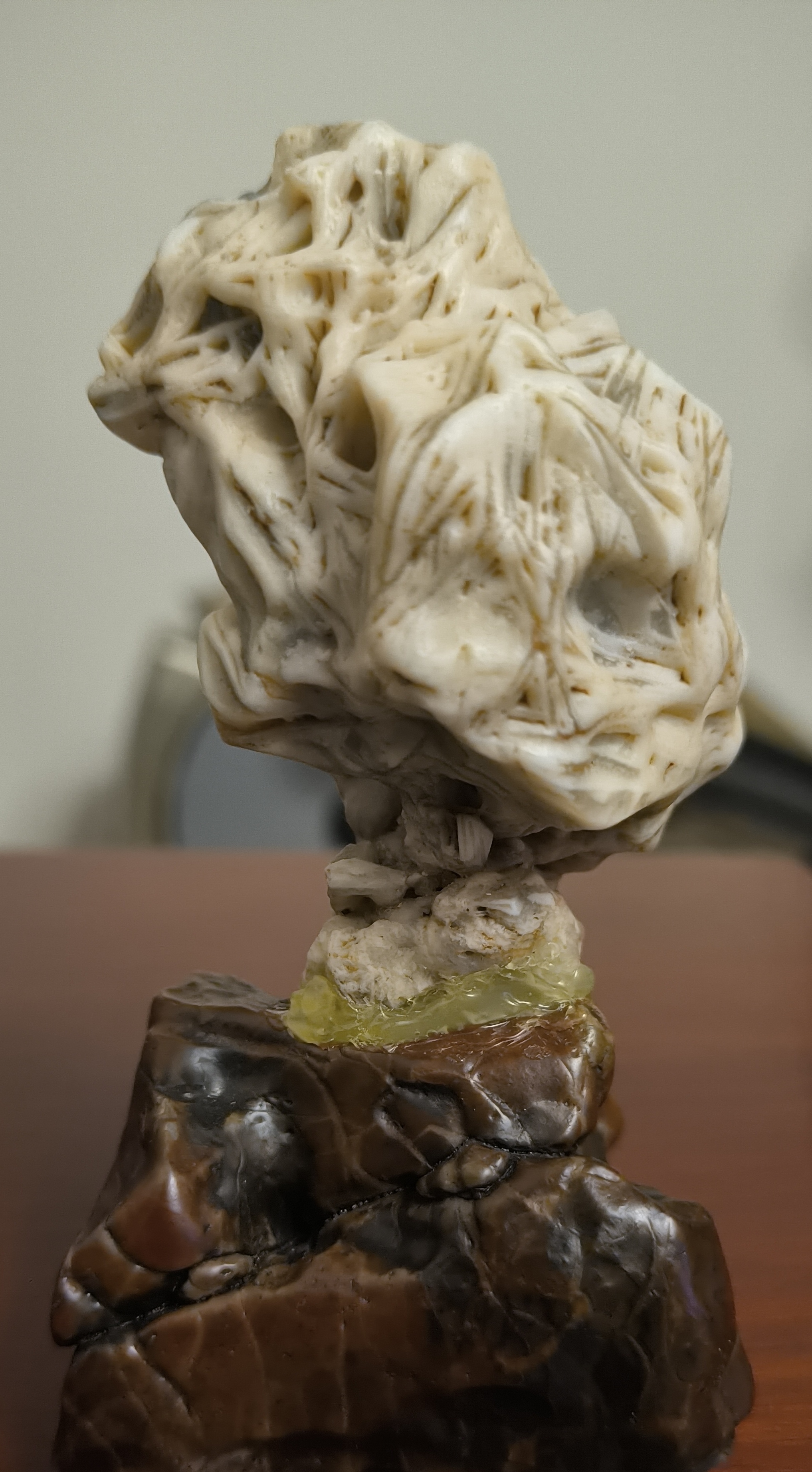戈壁鸡骨石一块,请欣赏