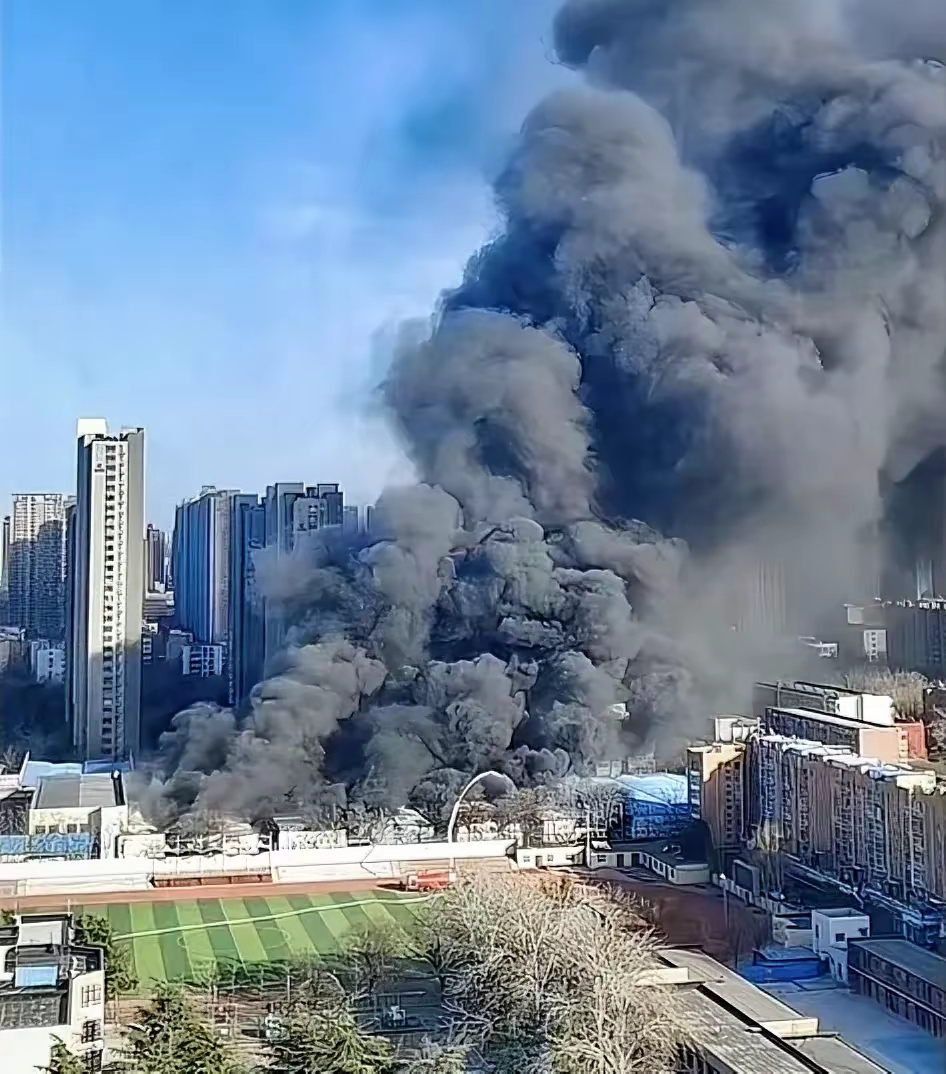 着火现场郑州鞋城火宅郑州 高层火灾现场图片郑州华南城2018年大火