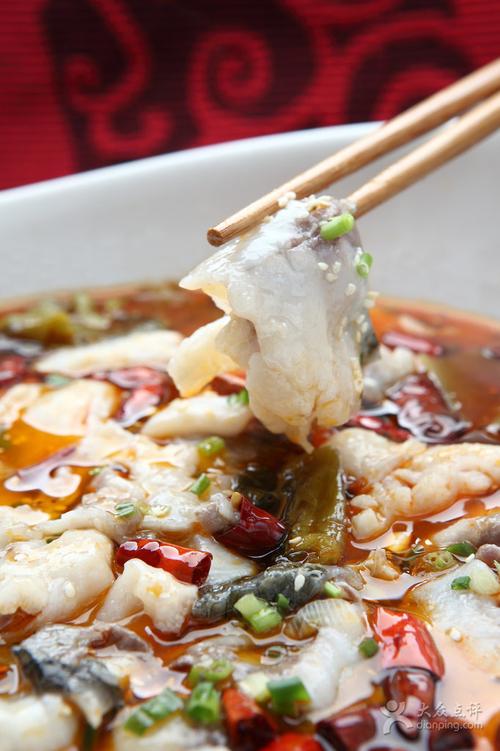 简介:  酸菜鱼,又称为酸汤鱼,是一道源自重庆市的经典川菜