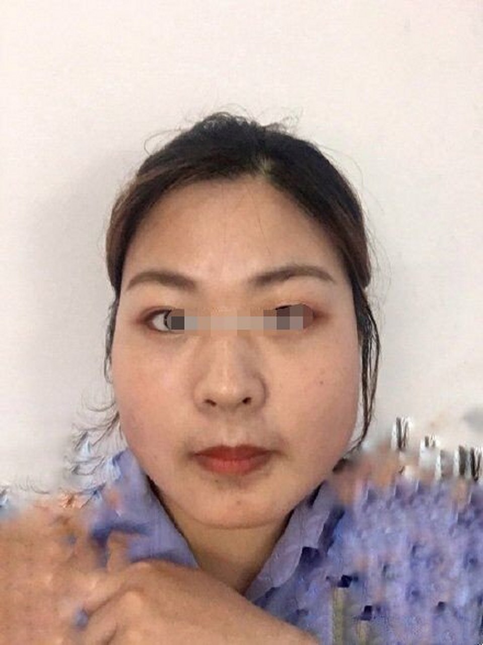 上一次说了一个申字脸,这次遇到一个由字脸,再加上你的内眼角勾圆,唇